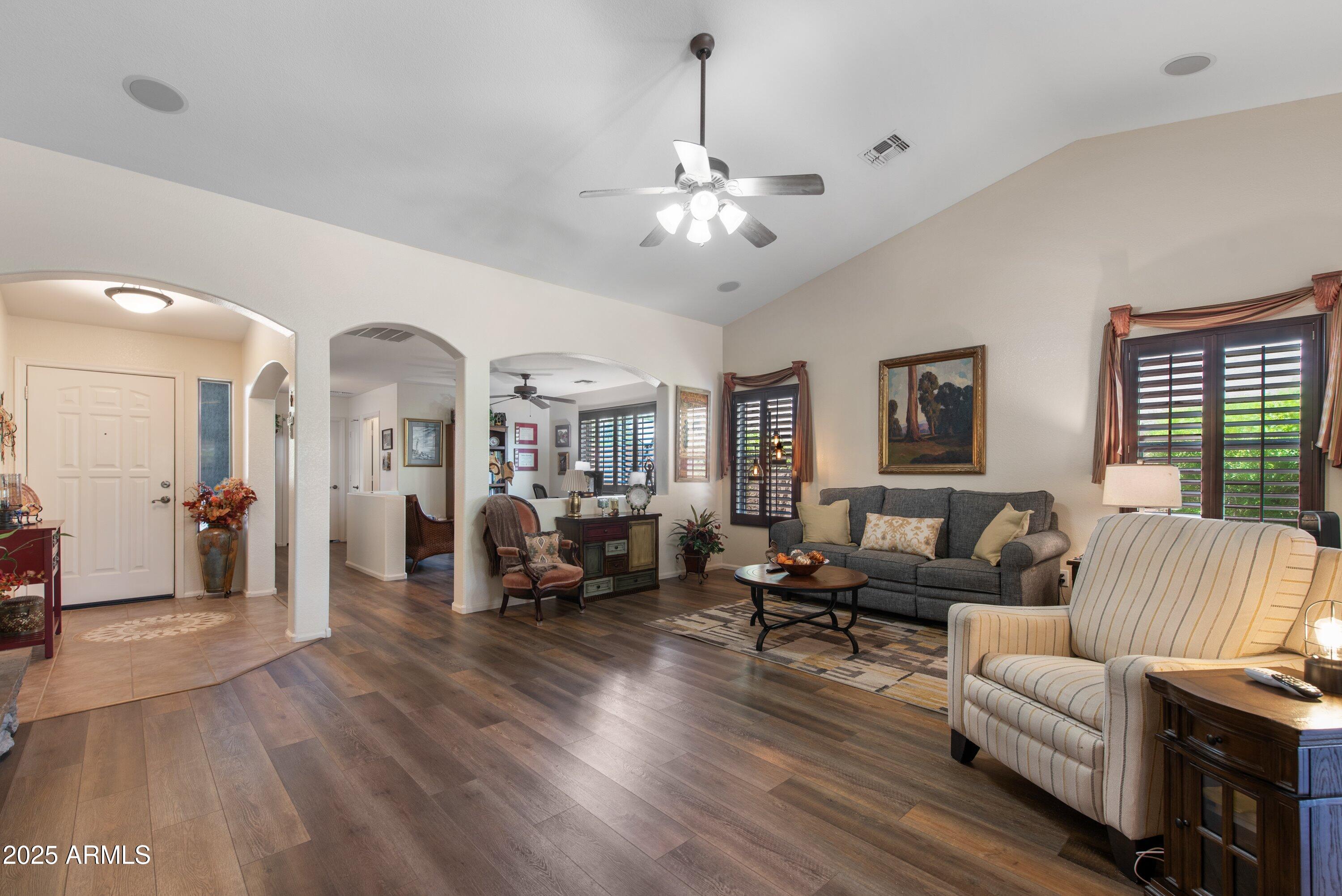 709 E SADDLE WAY Way