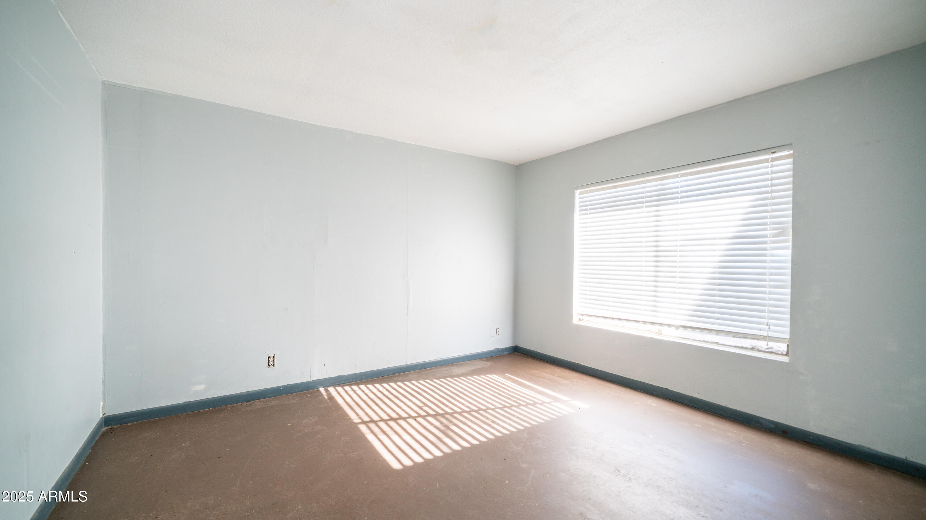 2533 E SUPERSTITION Boulevard