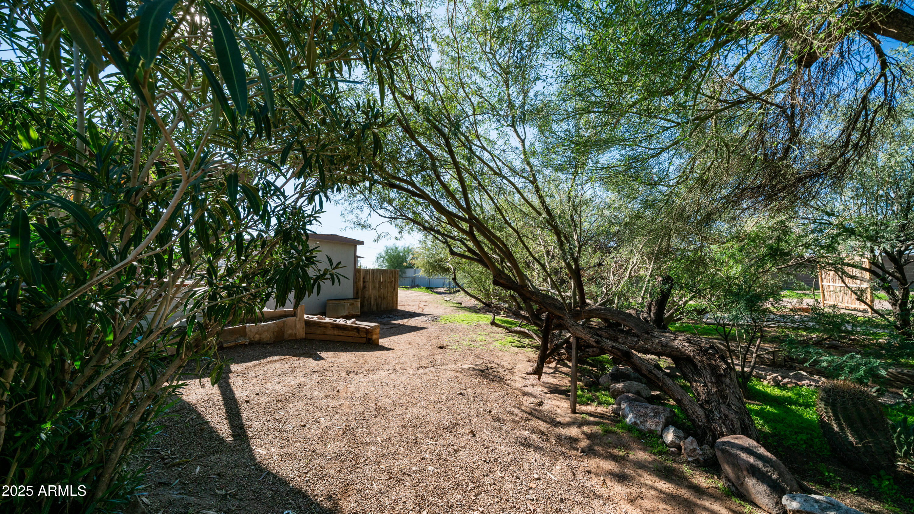 2533 E SUPERSTITION Boulevard