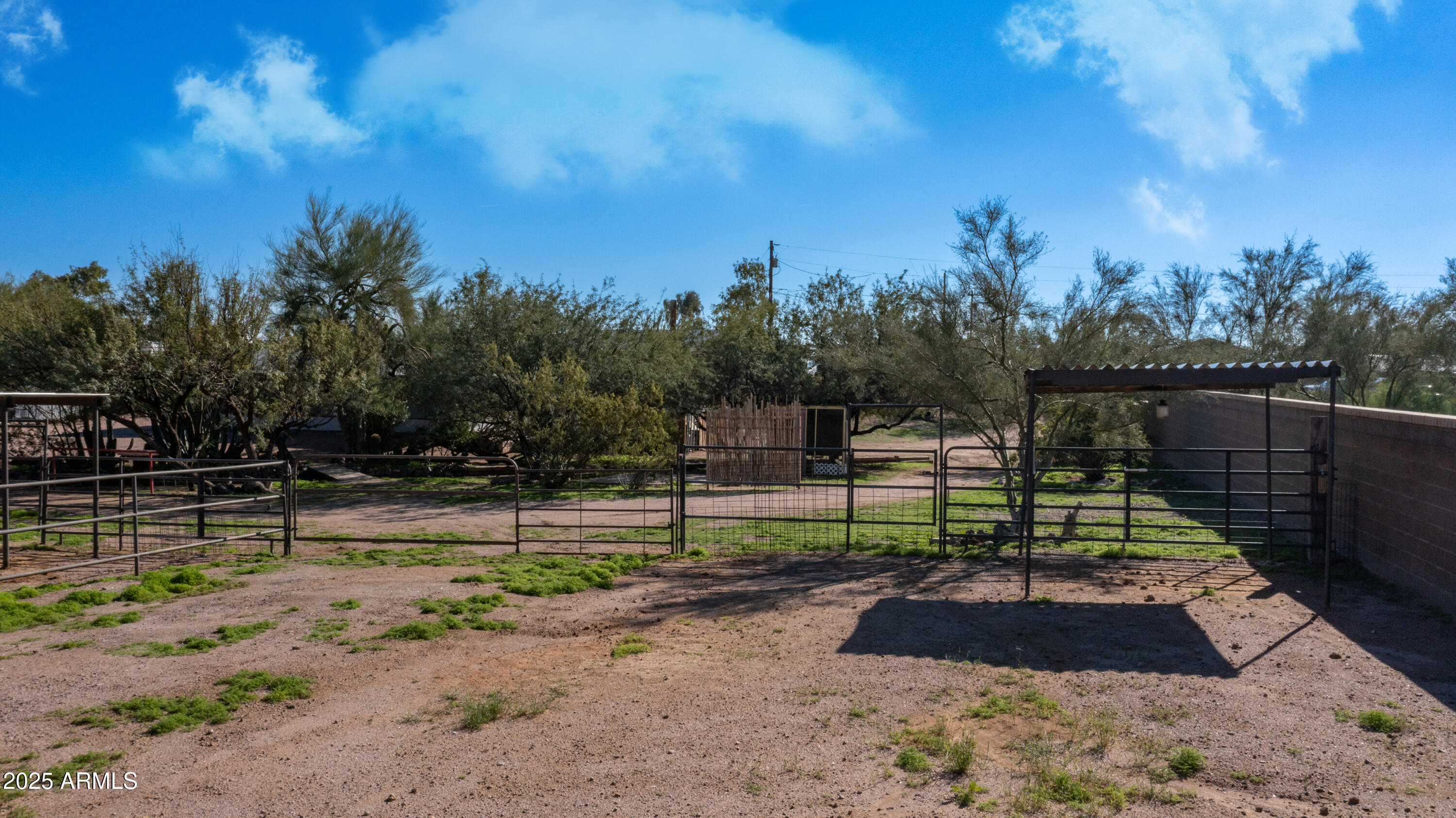 2533 E SUPERSTITION Boulevard