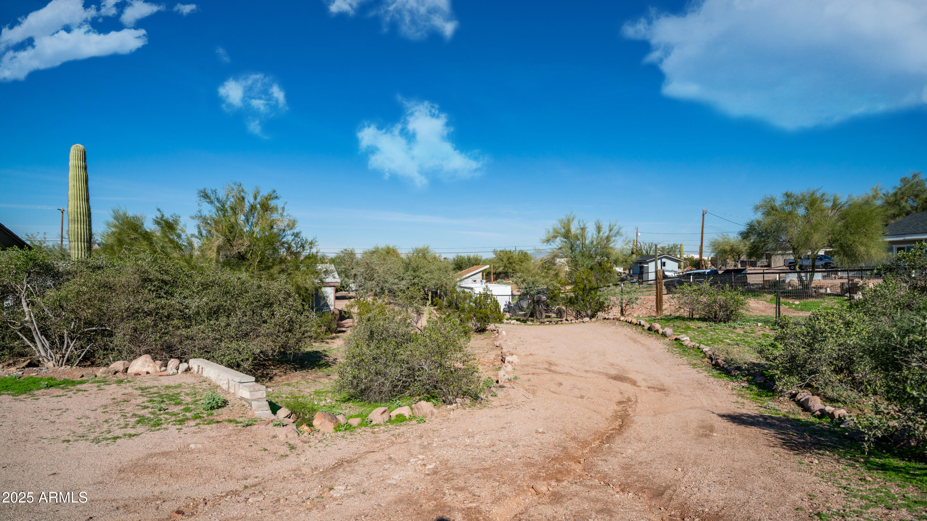 2533 E SUPERSTITION Boulevard