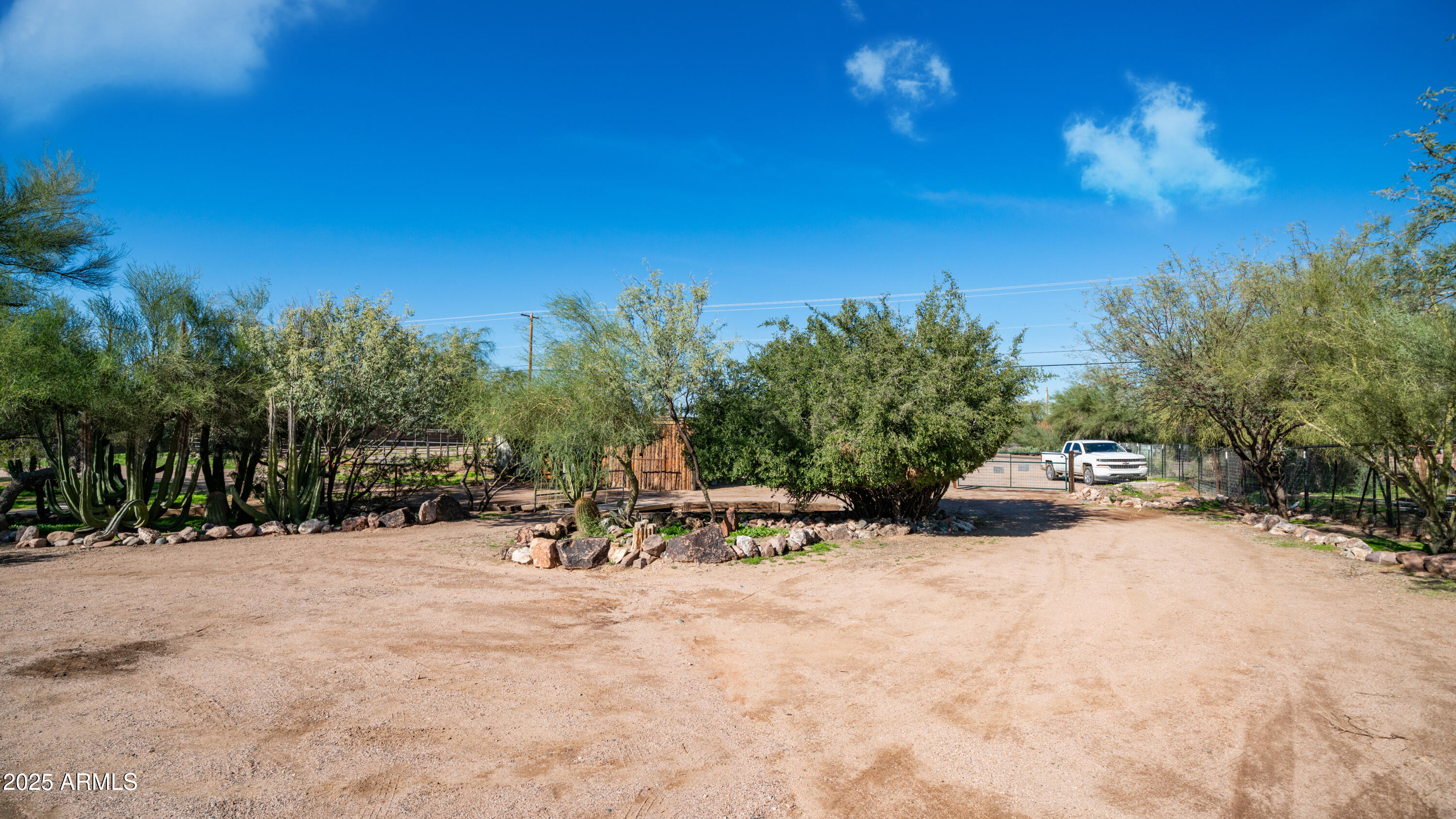 2533 E SUPERSTITION Boulevard