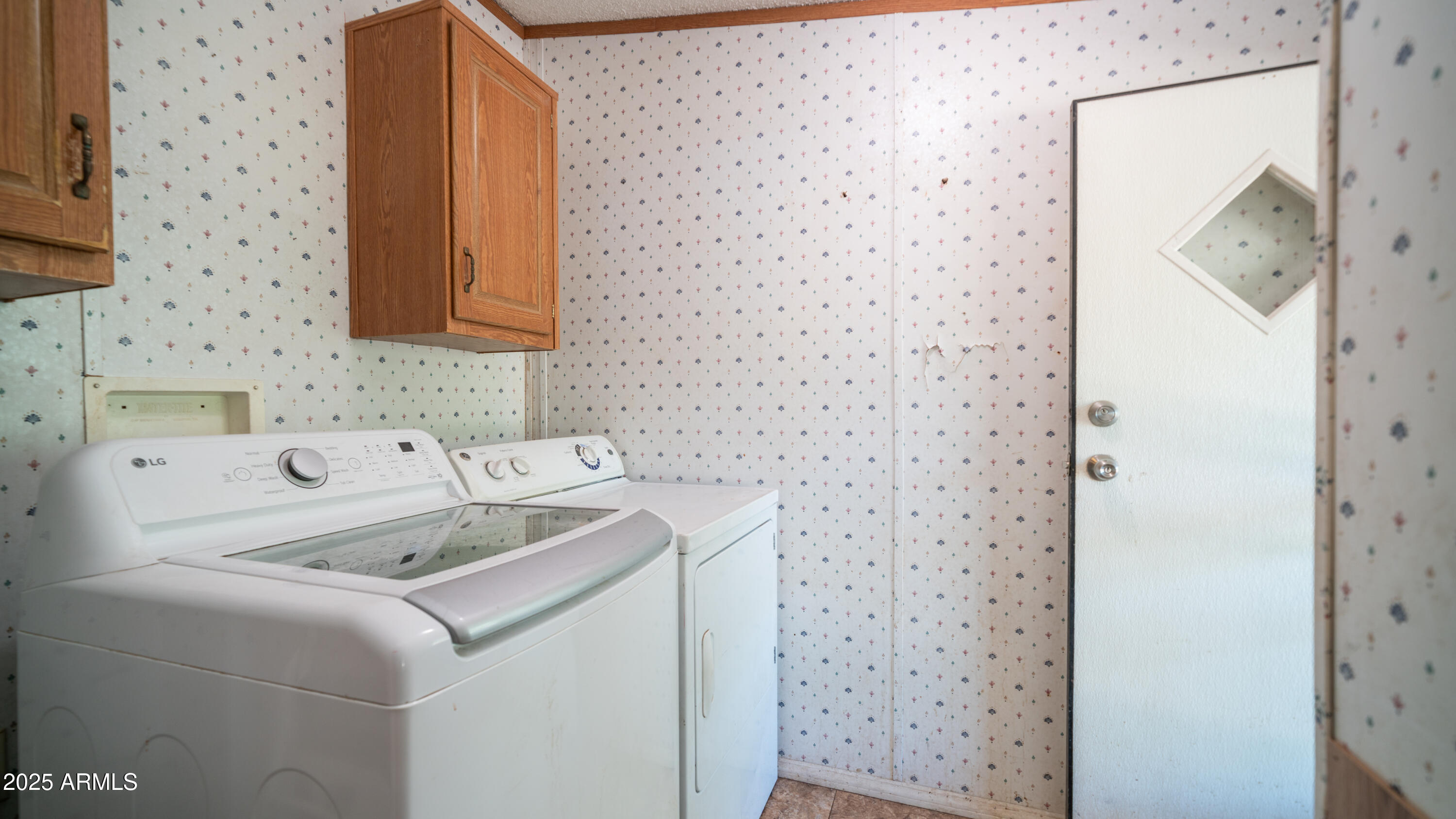 2533 E SUPERSTITION Boulevard