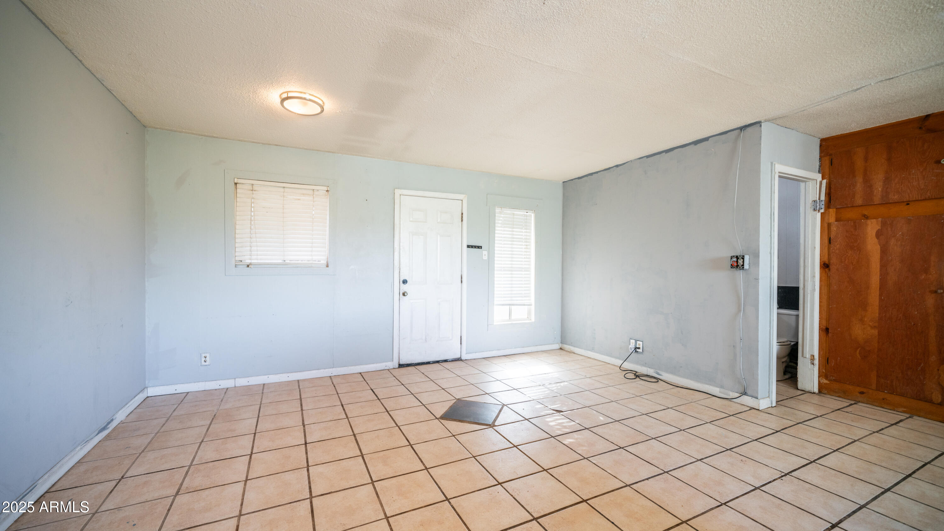 2533 E SUPERSTITION Boulevard