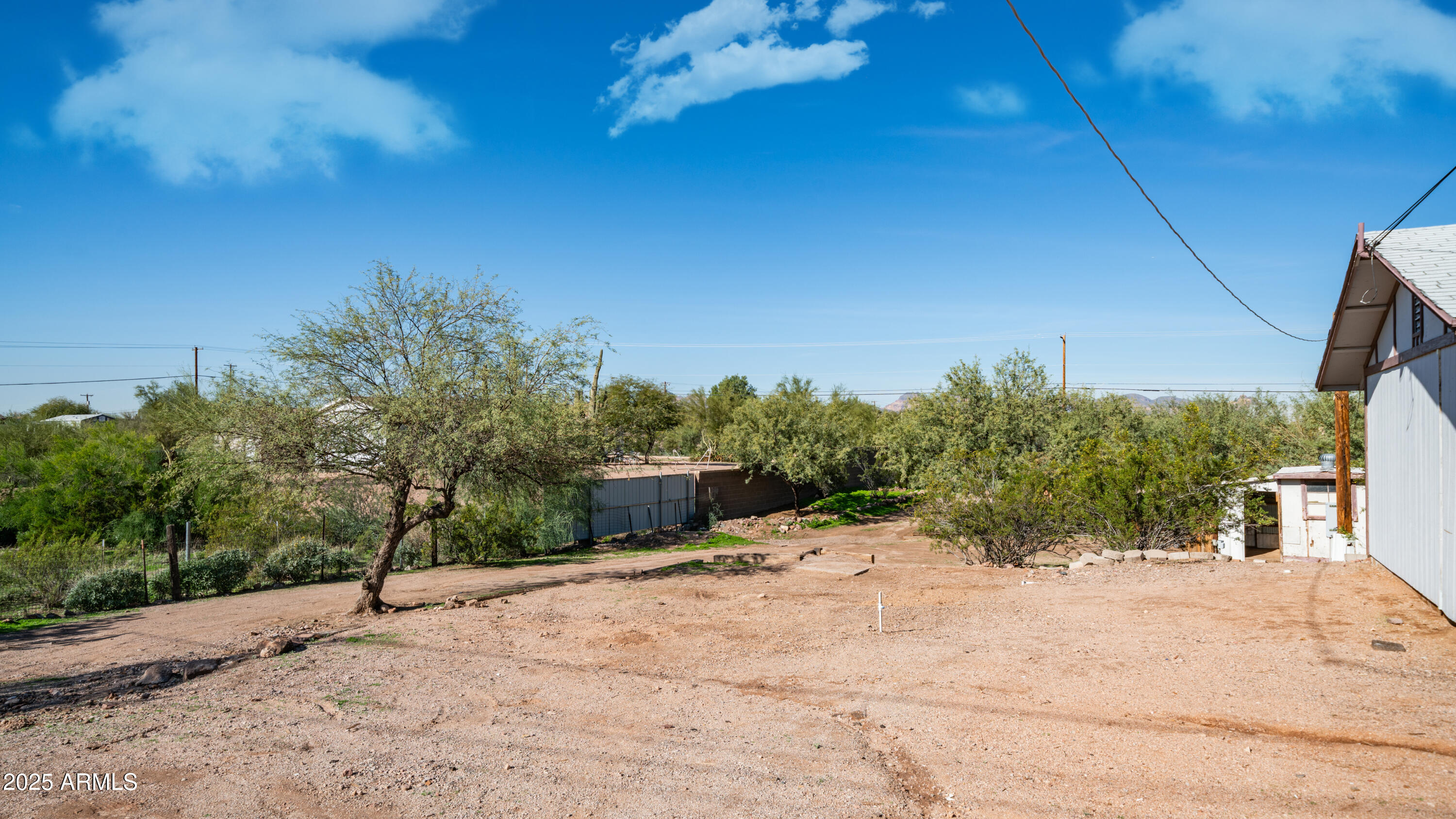 2533 E SUPERSTITION Boulevard