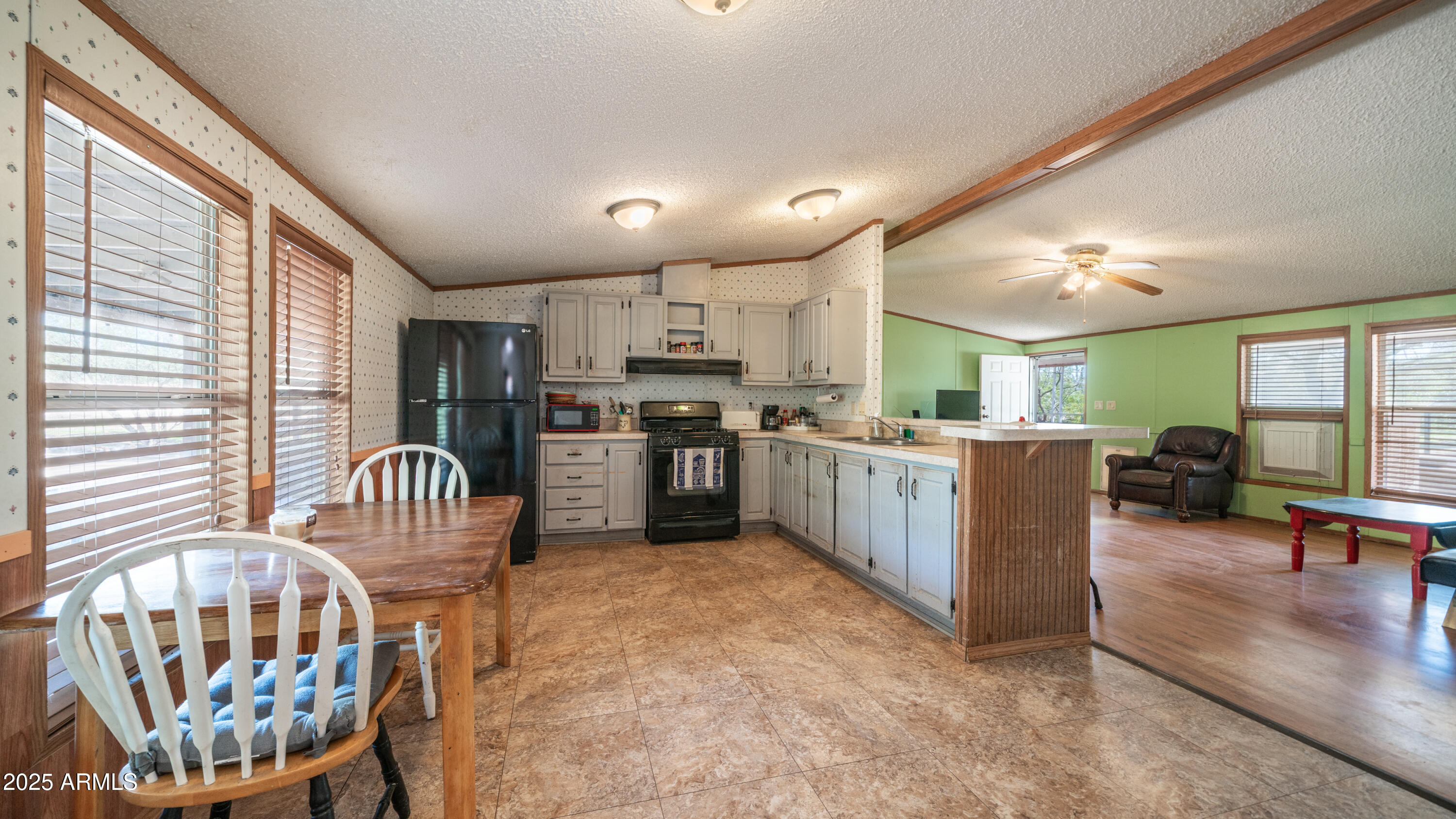 2533 E SUPERSTITION Boulevard