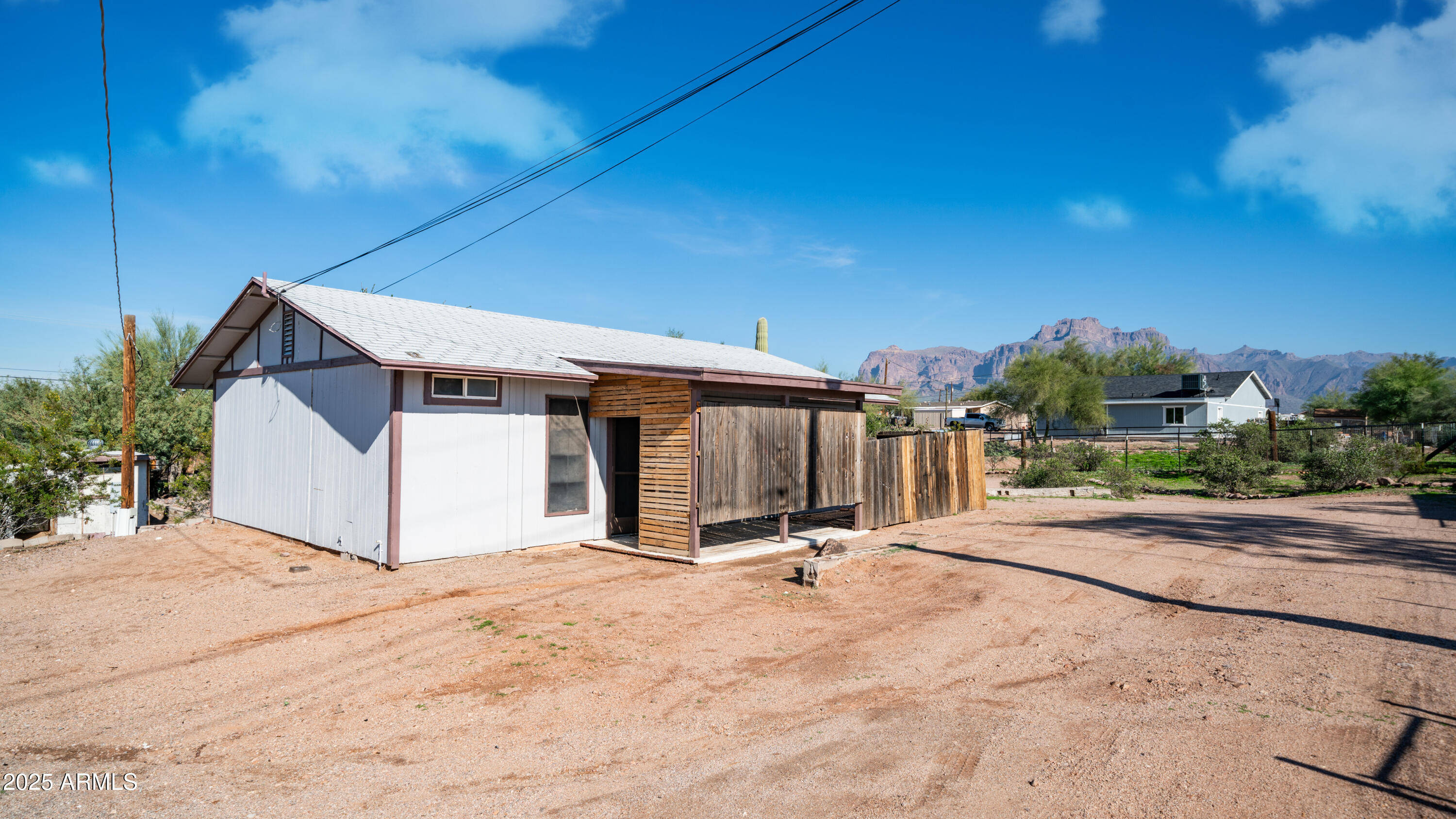 2533 E SUPERSTITION Boulevard