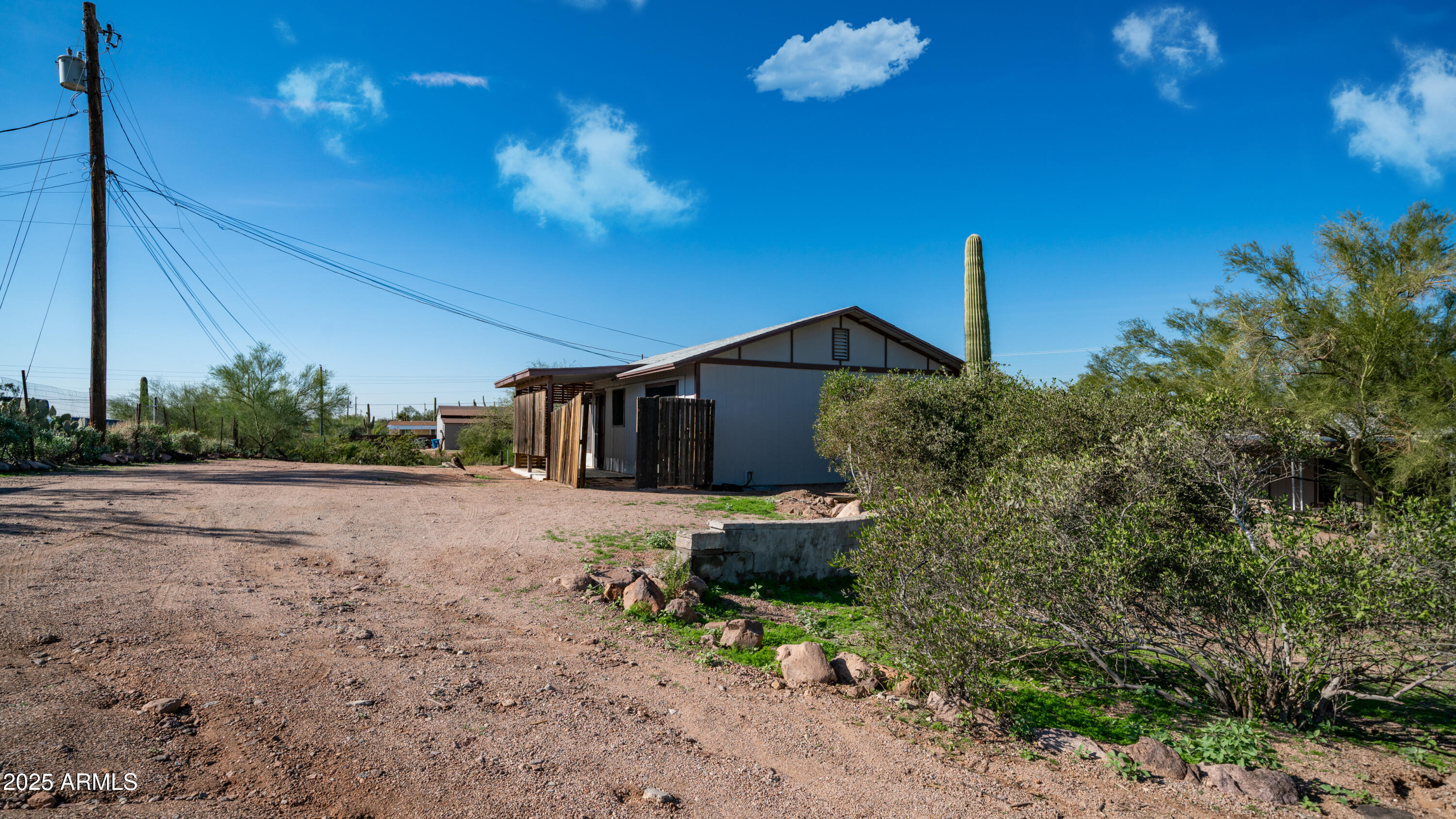 2533 E SUPERSTITION Boulevard