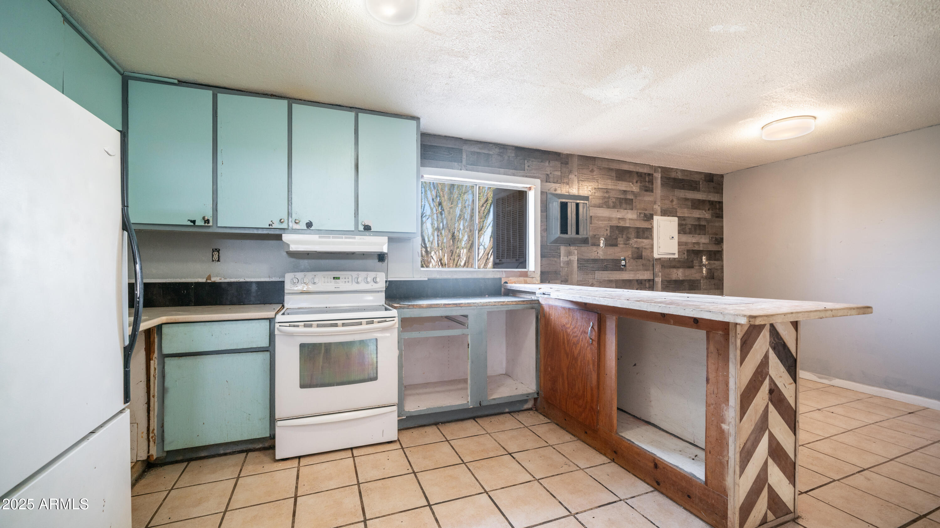 2533 E SUPERSTITION Boulevard