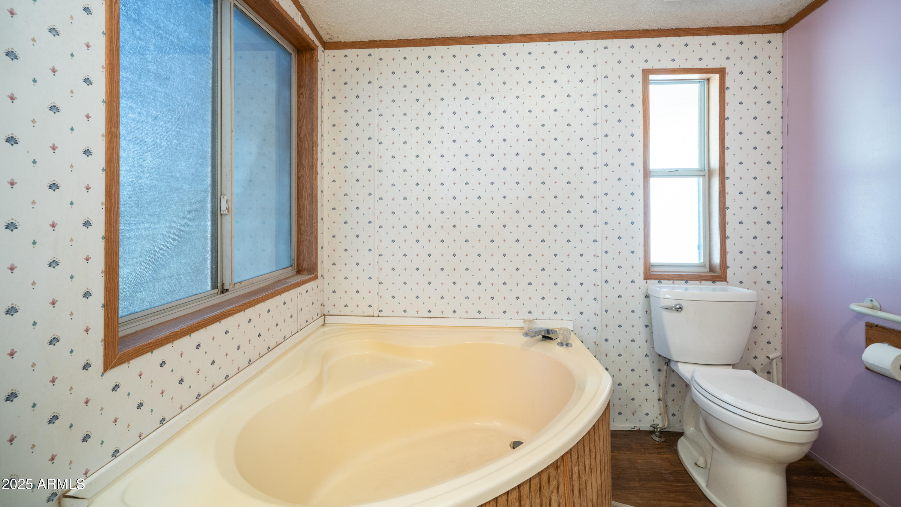 2533 E SUPERSTITION Boulevard