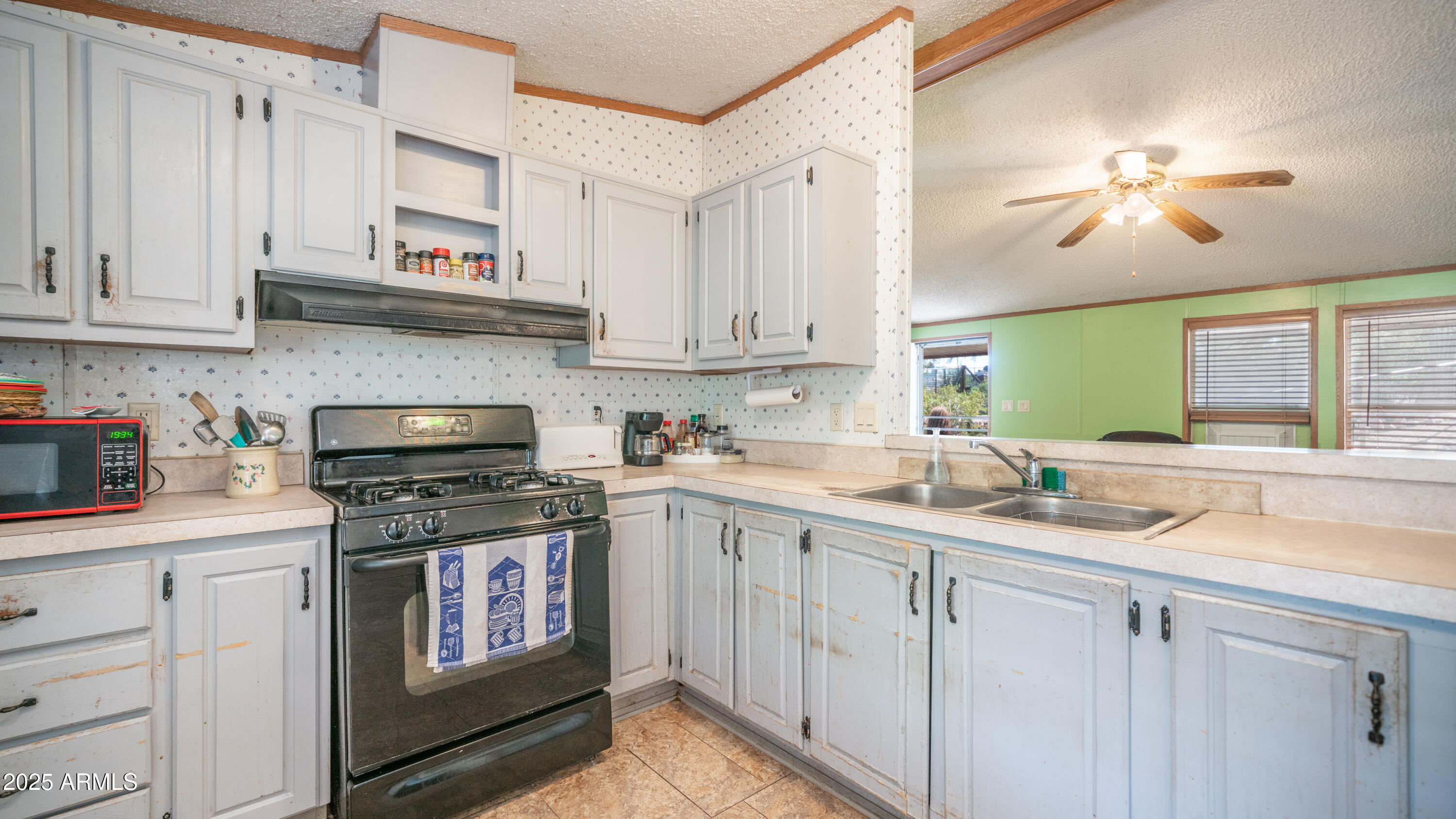 2533 E SUPERSTITION Boulevard