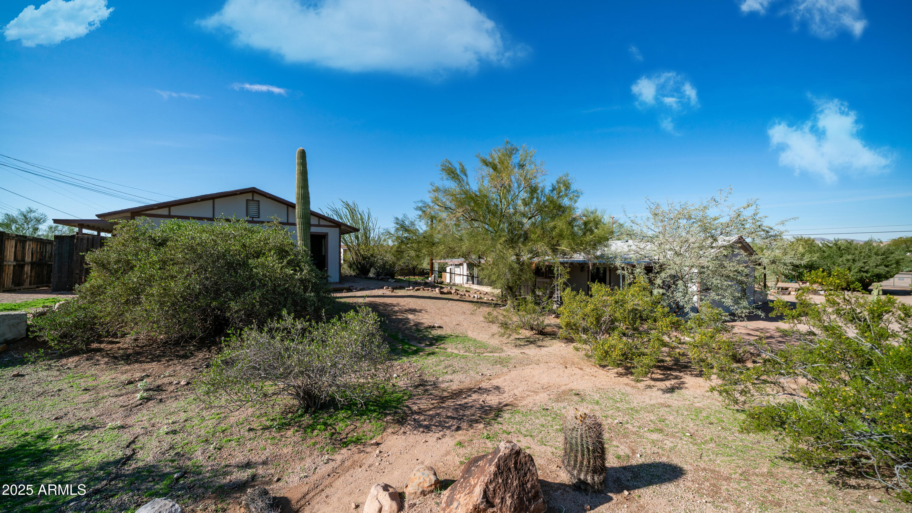 2533 E SUPERSTITION Boulevard