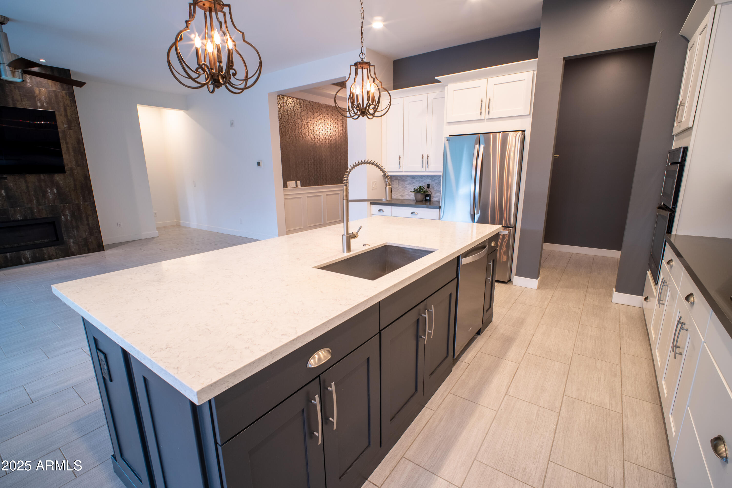 2859 E ARABIAN Drive