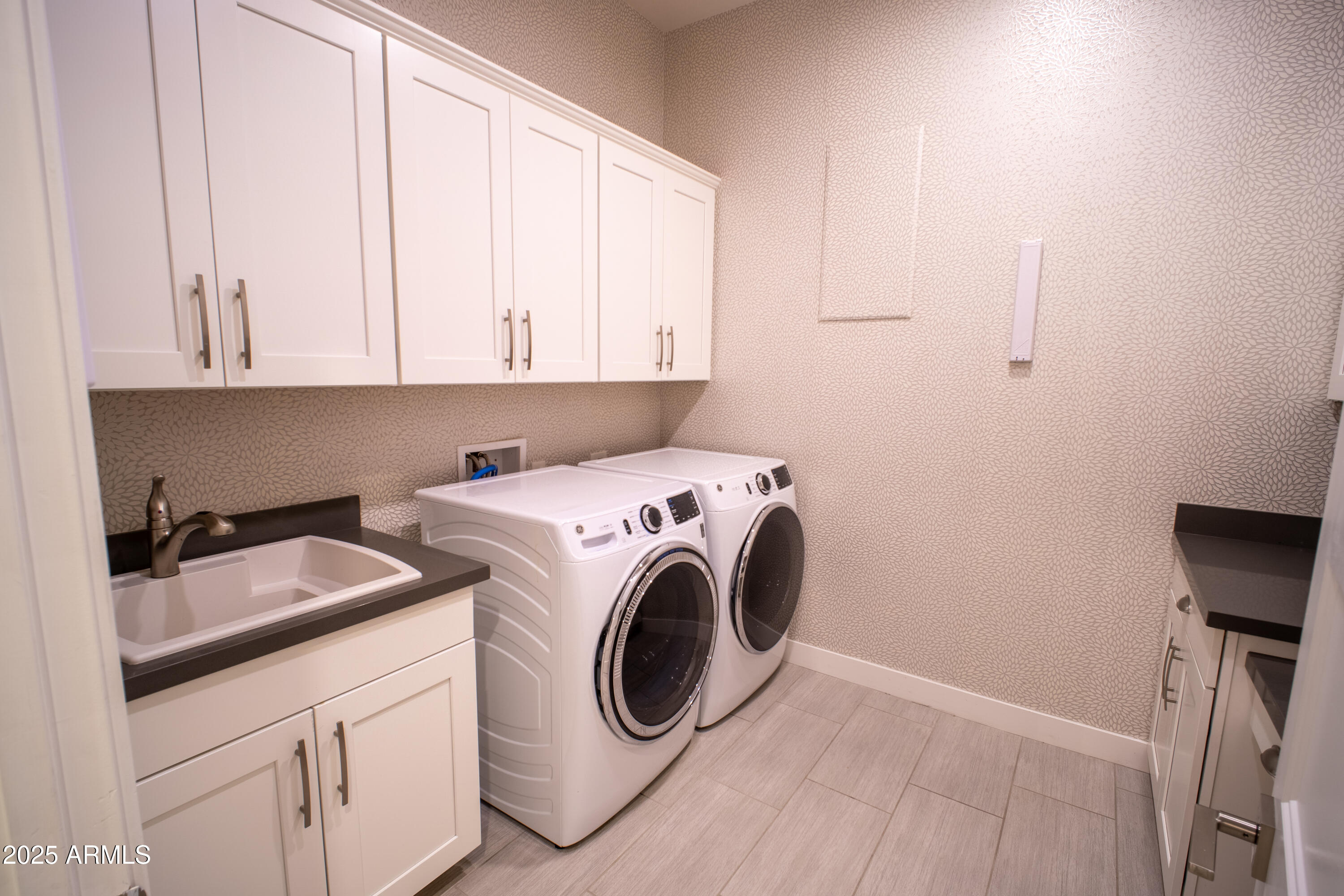 2859 E ARABIAN Drive