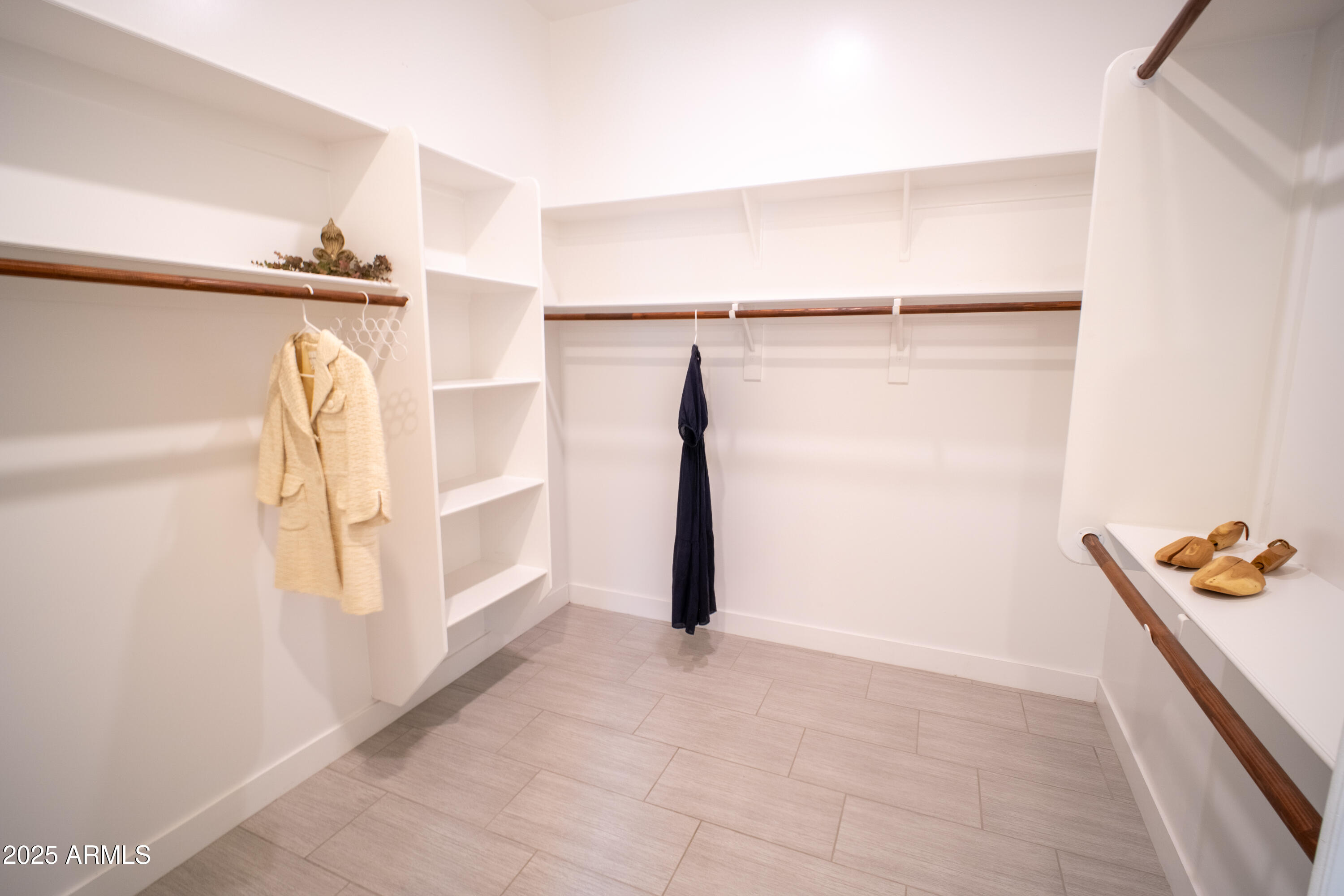 2859 E ARABIAN Drive