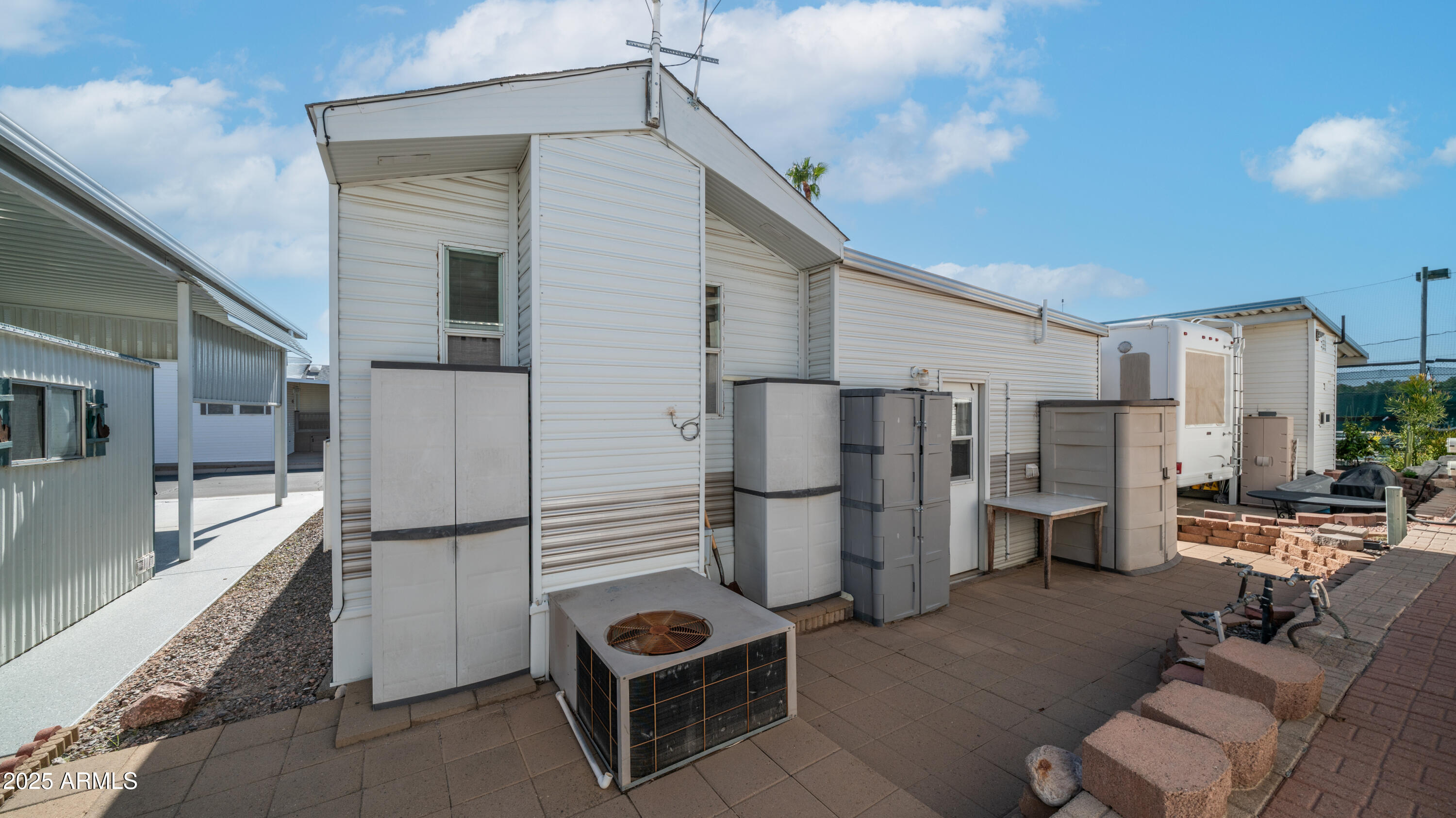 890 Nightdigger Road, 1106