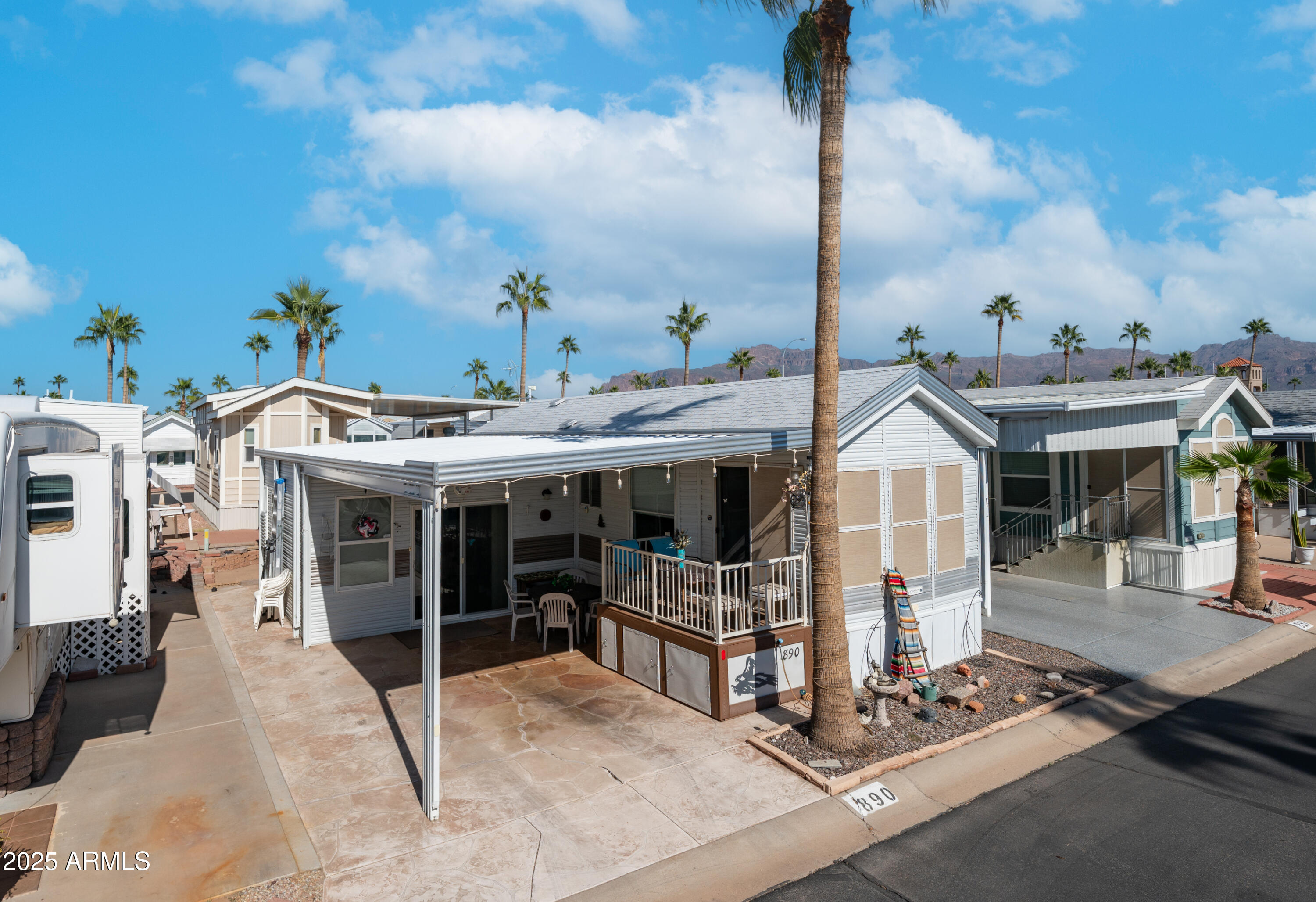 890 Nightdigger Road, 1106