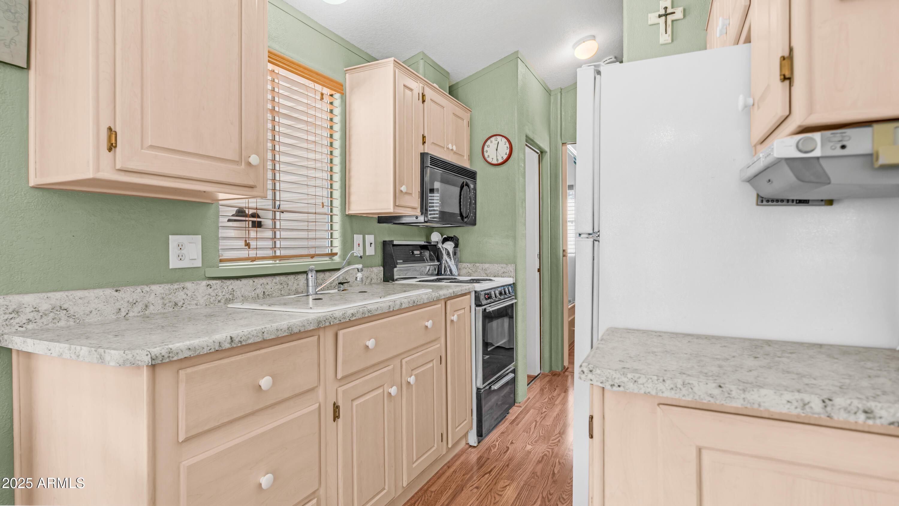 890 Nightdigger Road, 1106