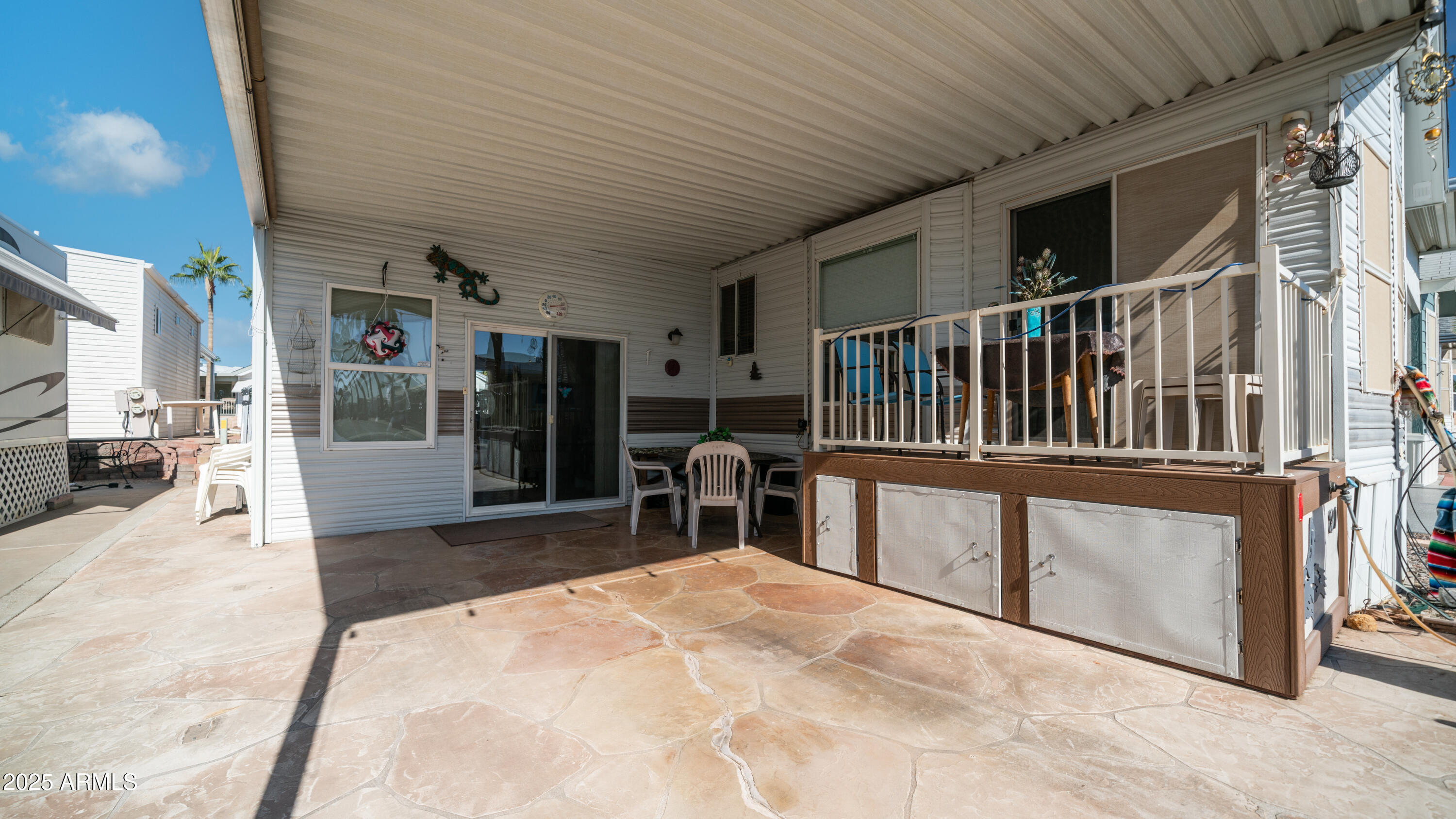 890 Nightdigger Road, 1106