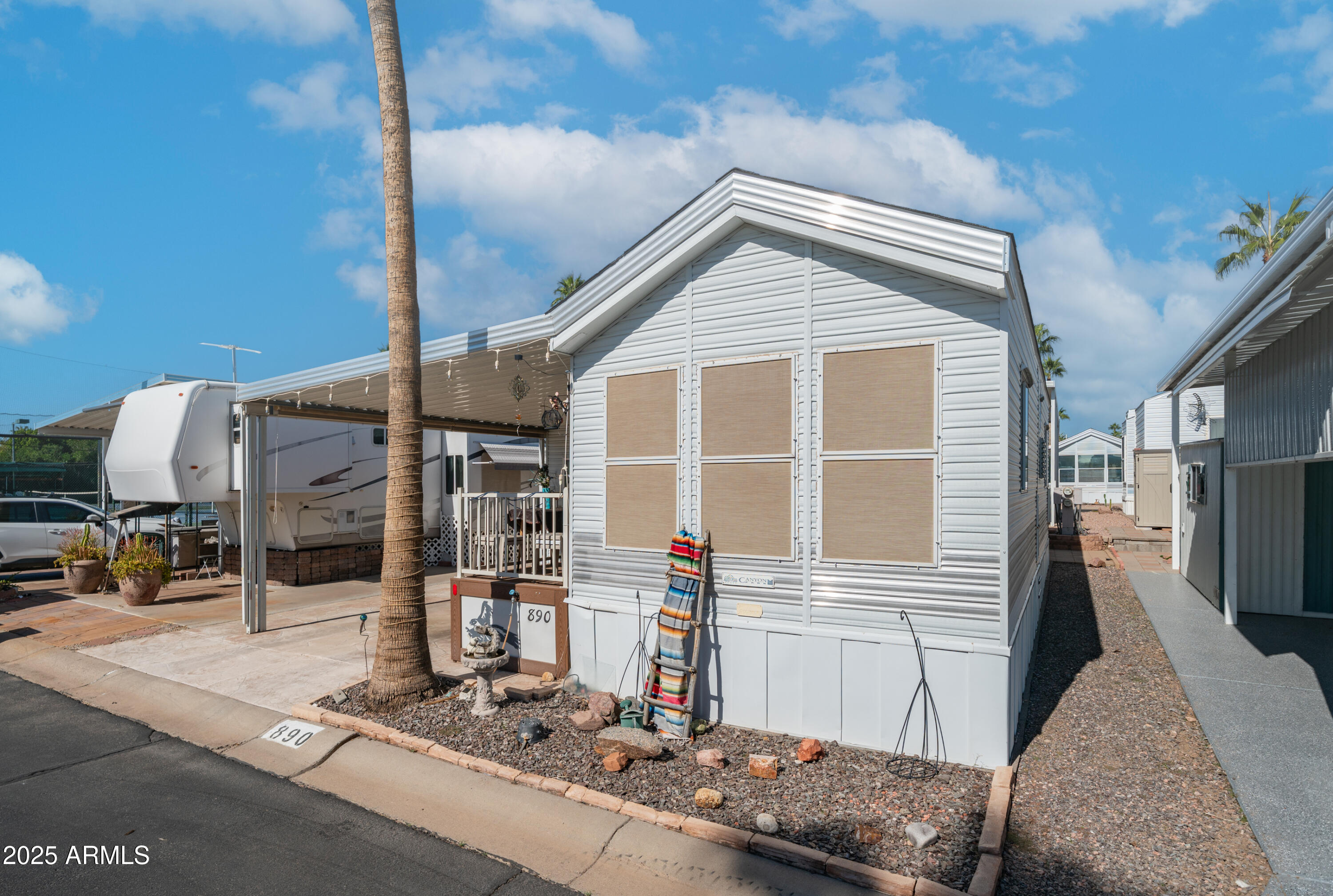 890 Nightdigger Road, 1106