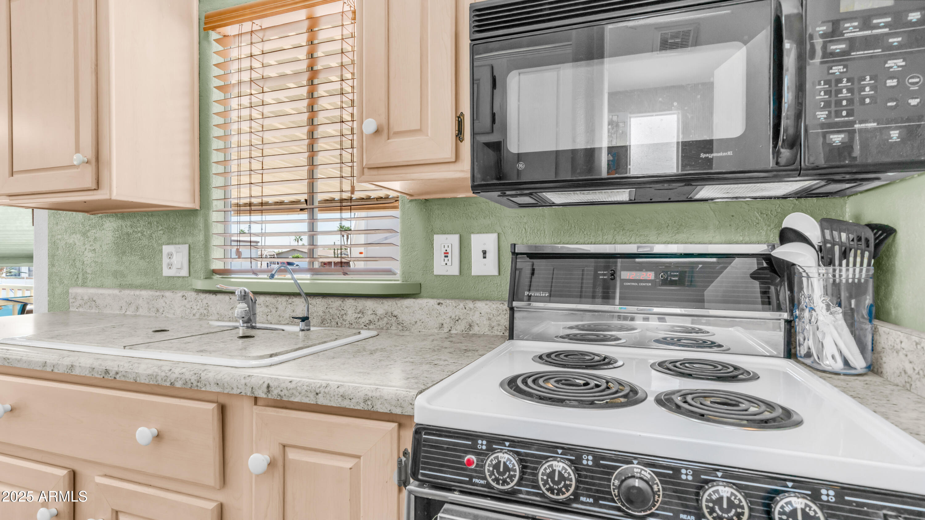 890 Nightdigger Road, 1106