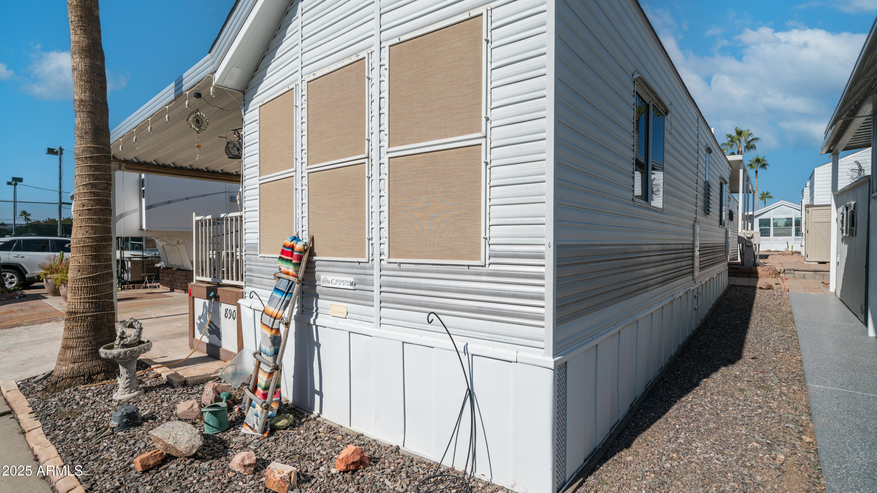 890 Nightdigger Road, 1106