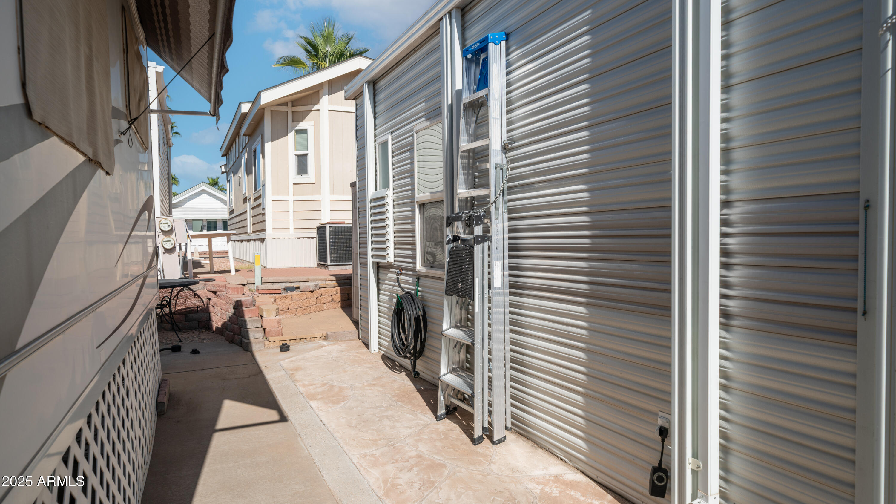 890 Nightdigger Road, 1106