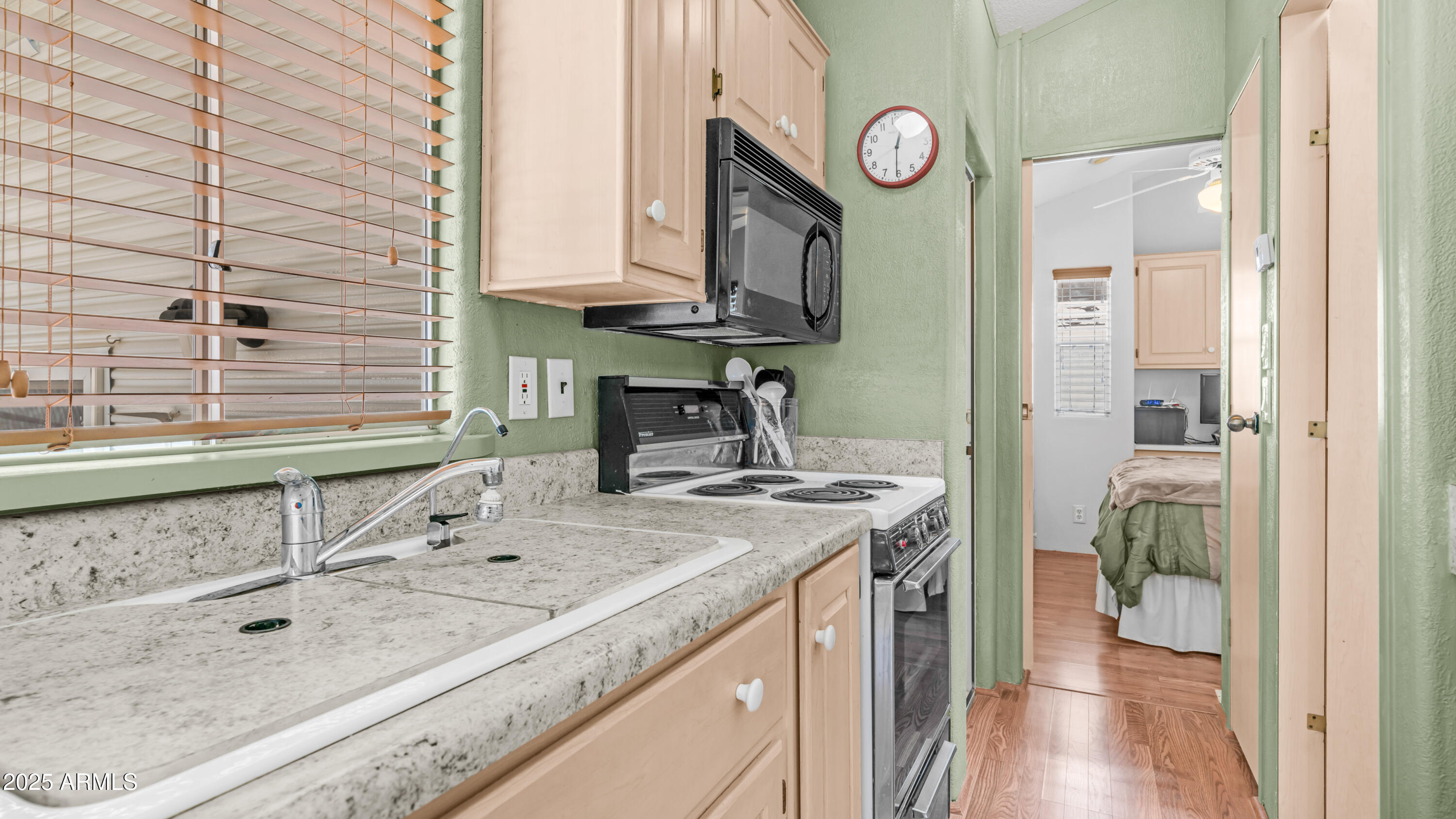 890 Nightdigger Road, 1106