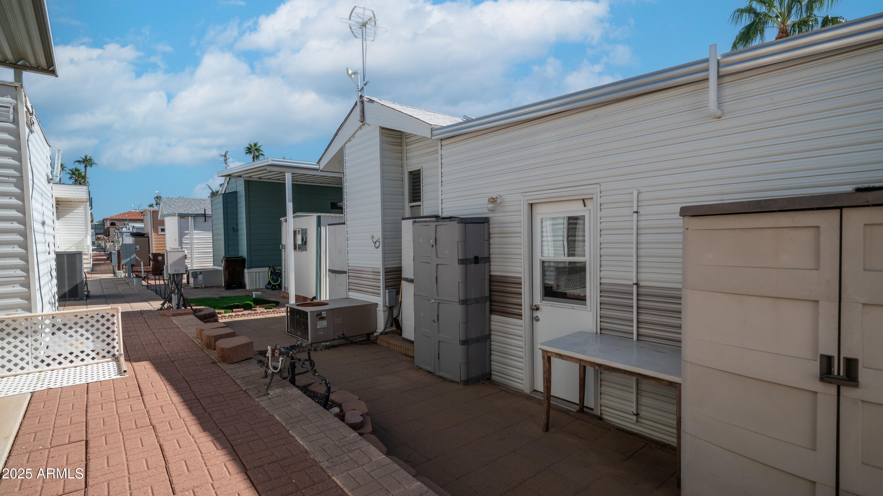 890 Nightdigger Road, 1106