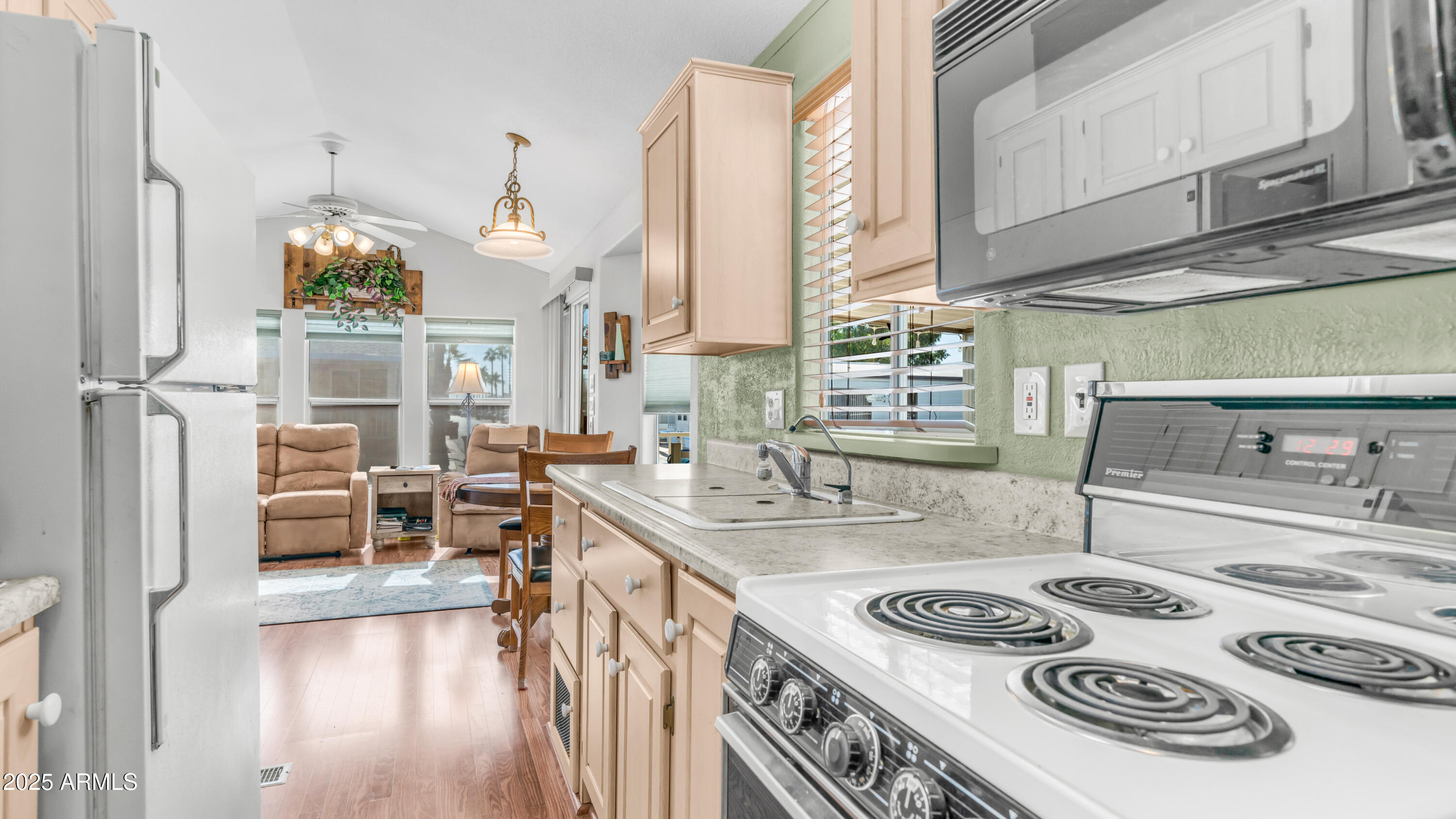 890 Nightdigger Road, 1106