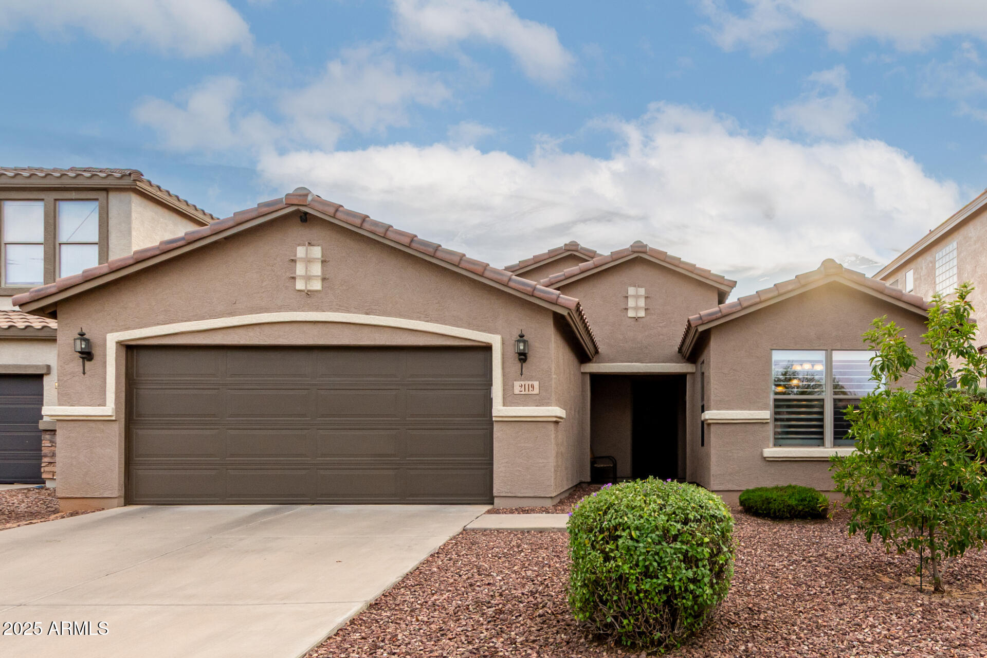 2119 W DESERT SEASONS Drive