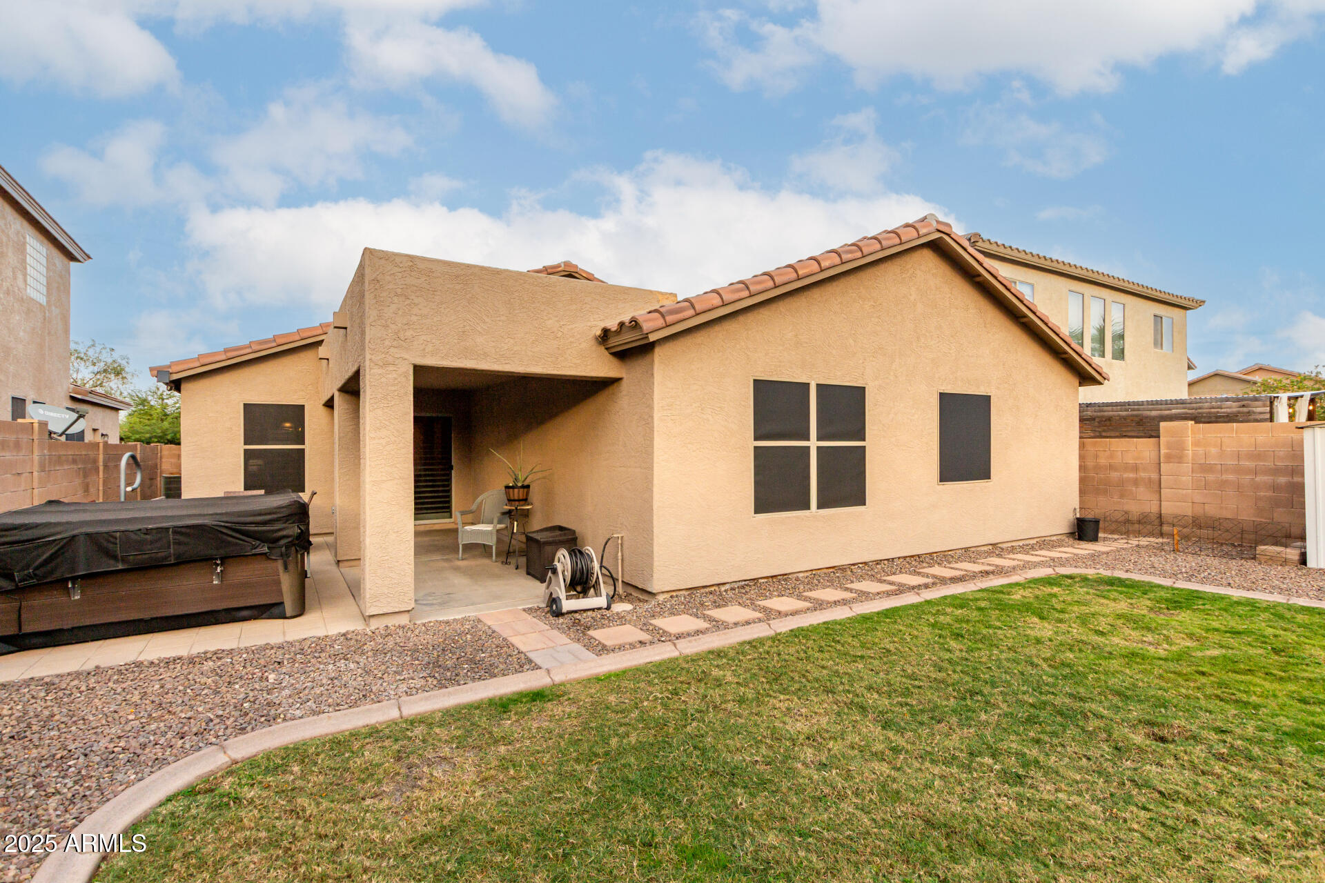 2119 W DESERT SEASONS Drive