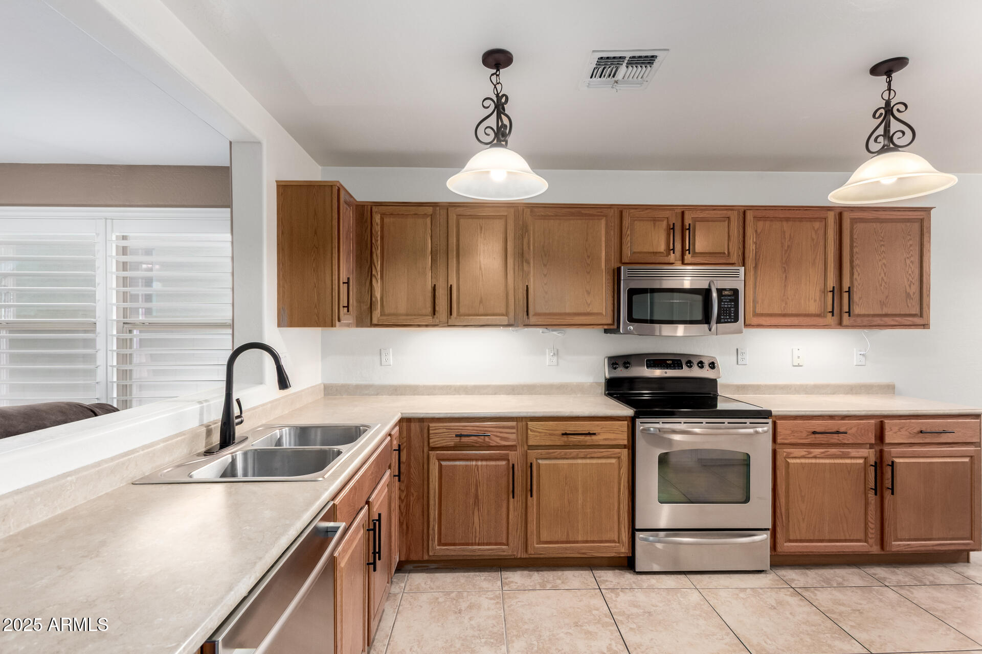 2119 W DESERT SEASONS Drive