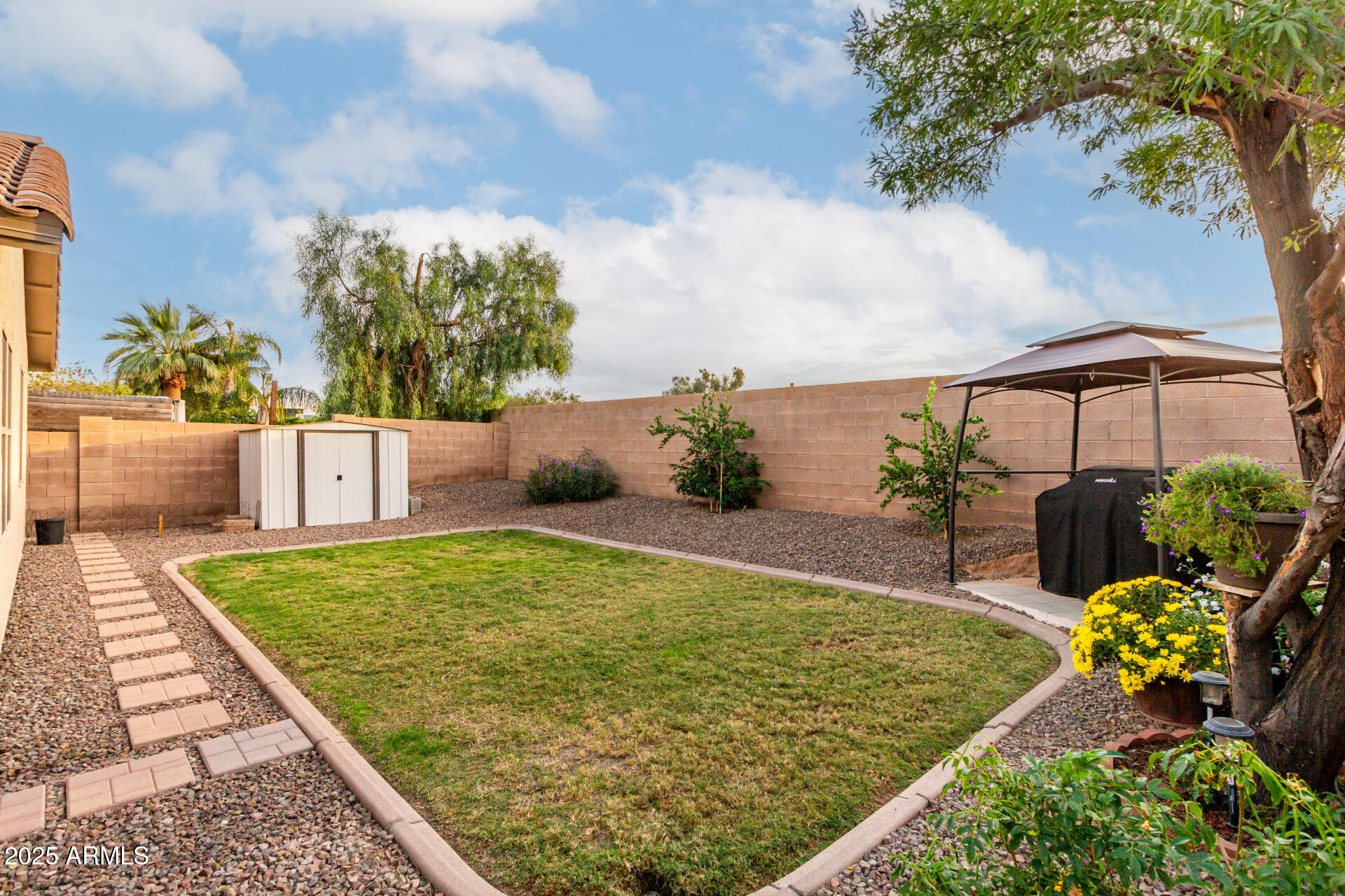 2119 W DESERT SEASONS Drive