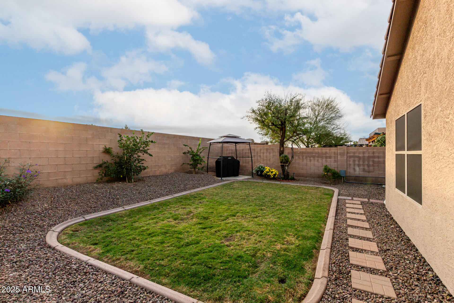 2119 W DESERT SEASONS Drive