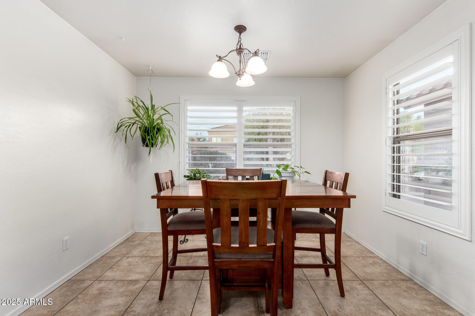 2119 W DESERT SEASONS Drive