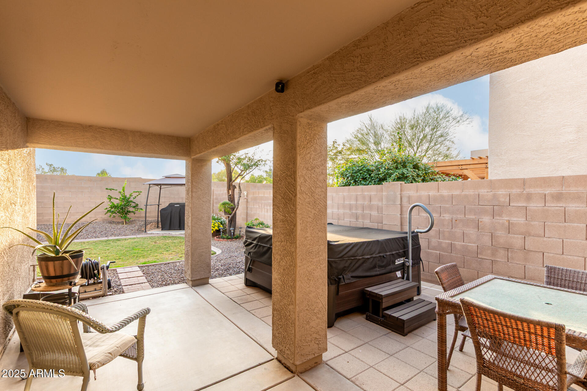 2119 W DESERT SEASONS Drive