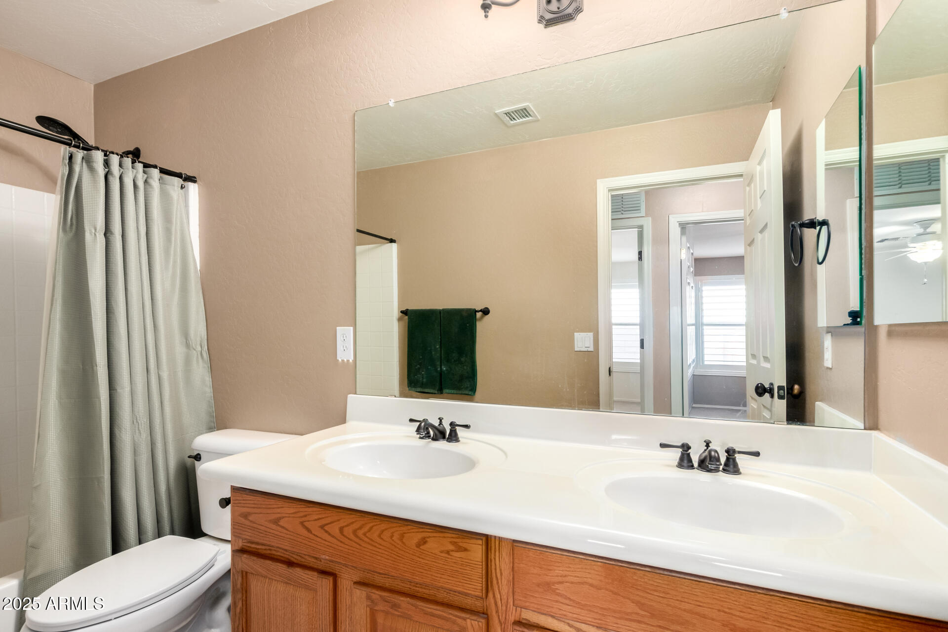 2119 W DESERT SEASONS Drive