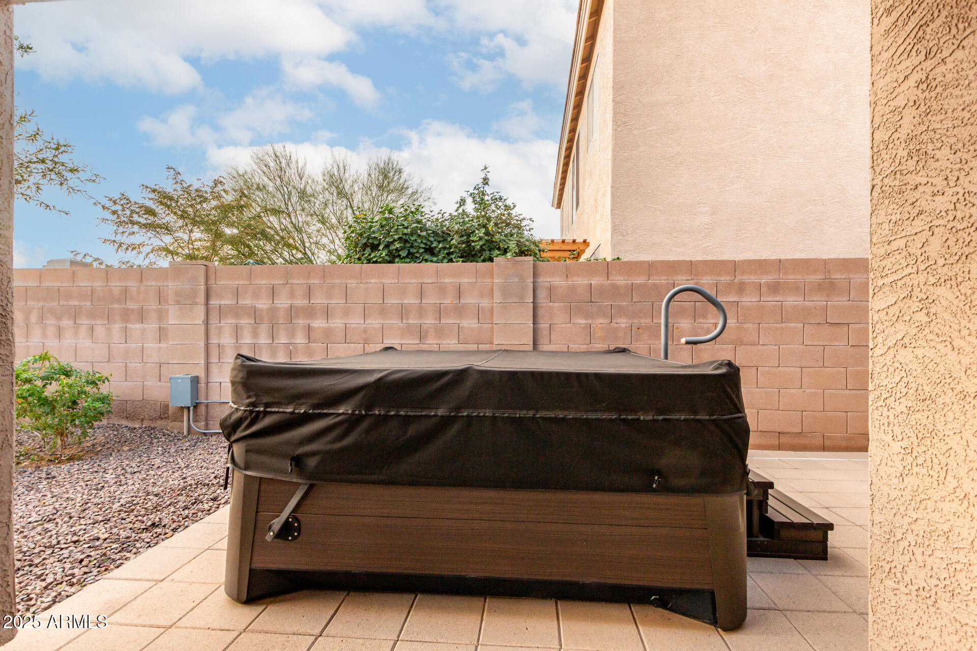 2119 W DESERT SEASONS Drive