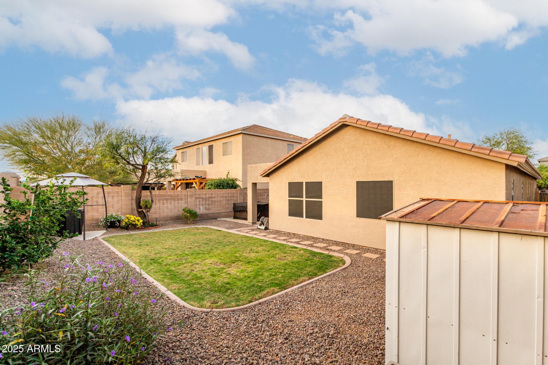 2119 W DESERT SEASONS Drive