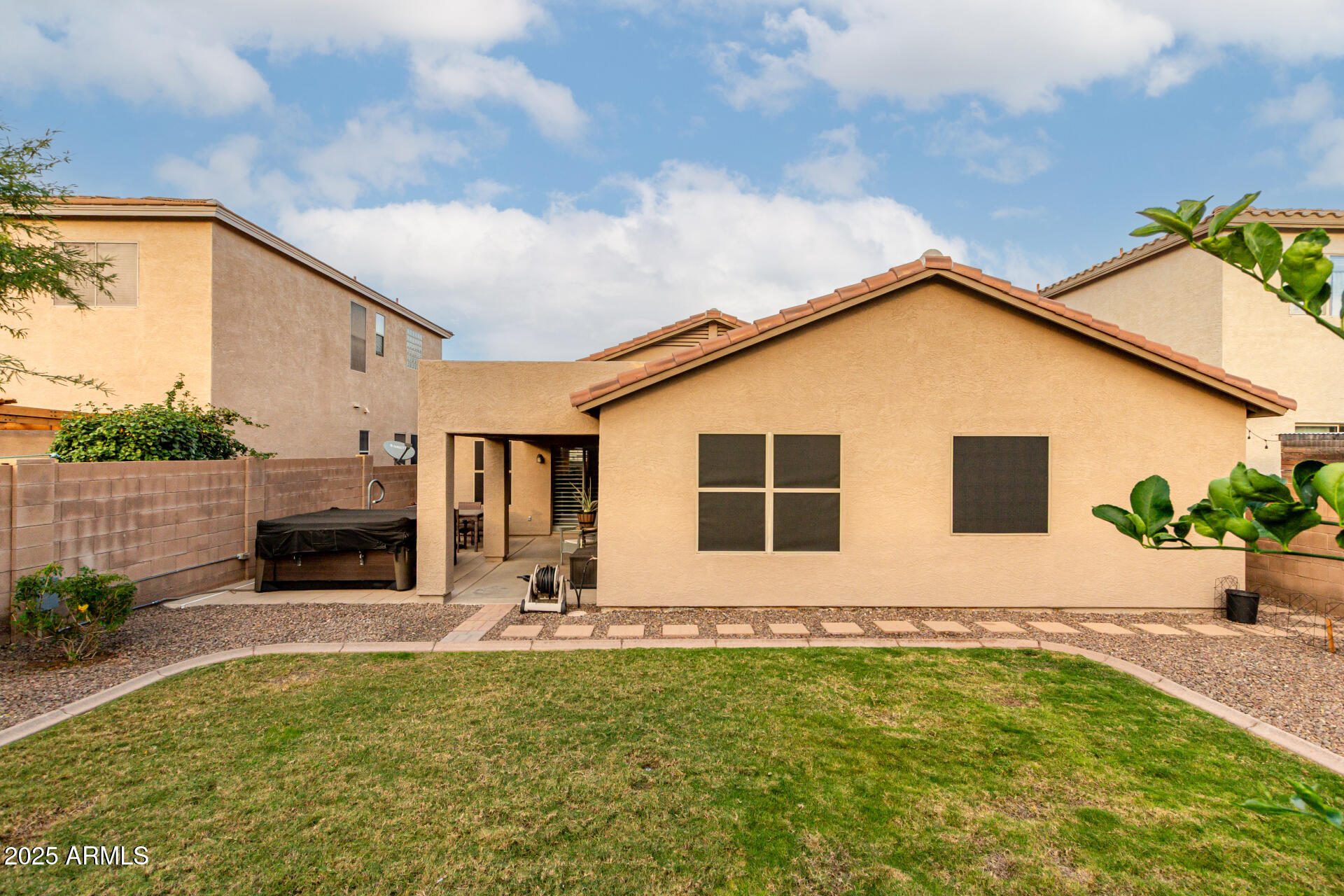 2119 W DESERT SEASONS Drive