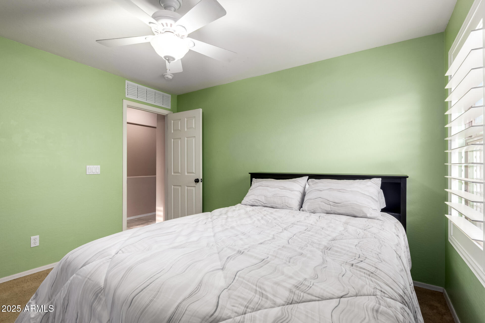 2119 W DESERT SEASONS Drive