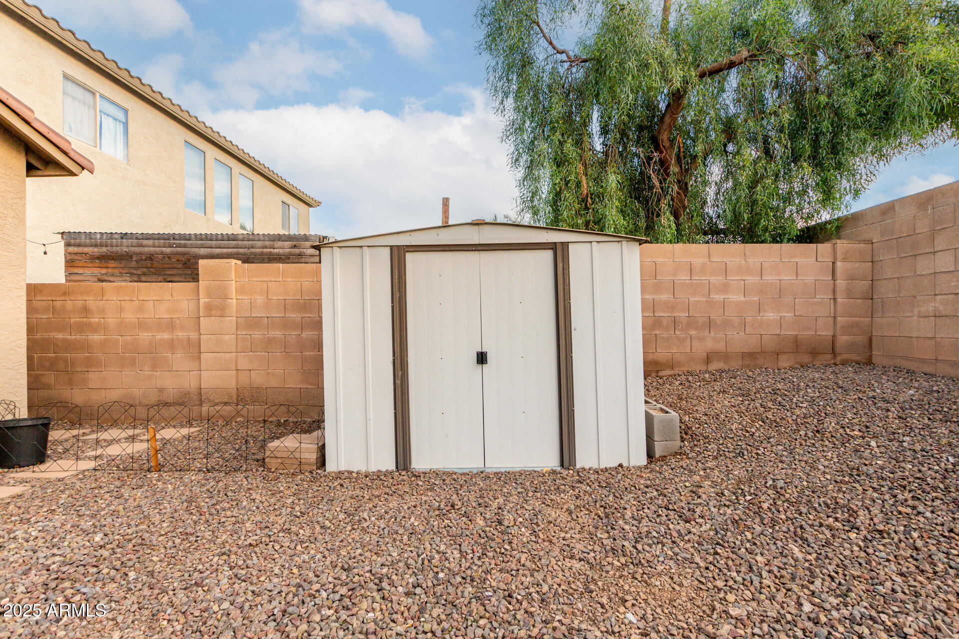 2119 W DESERT SEASONS Drive