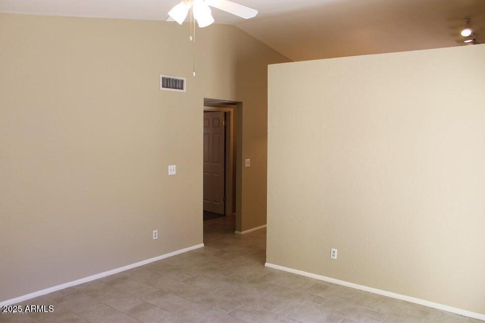 5135 E EVERGREEN Street, 1165