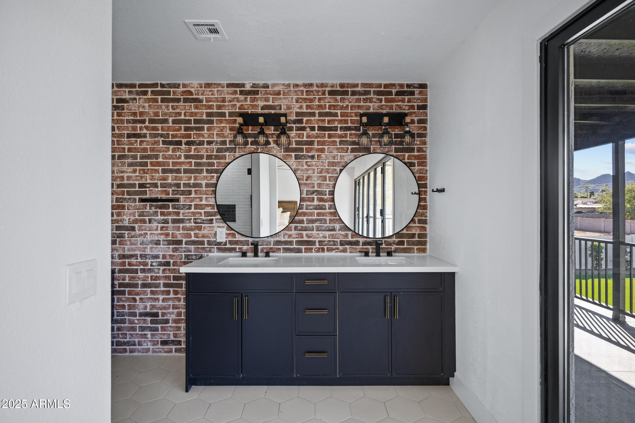 11442 N BANCROFT Drive