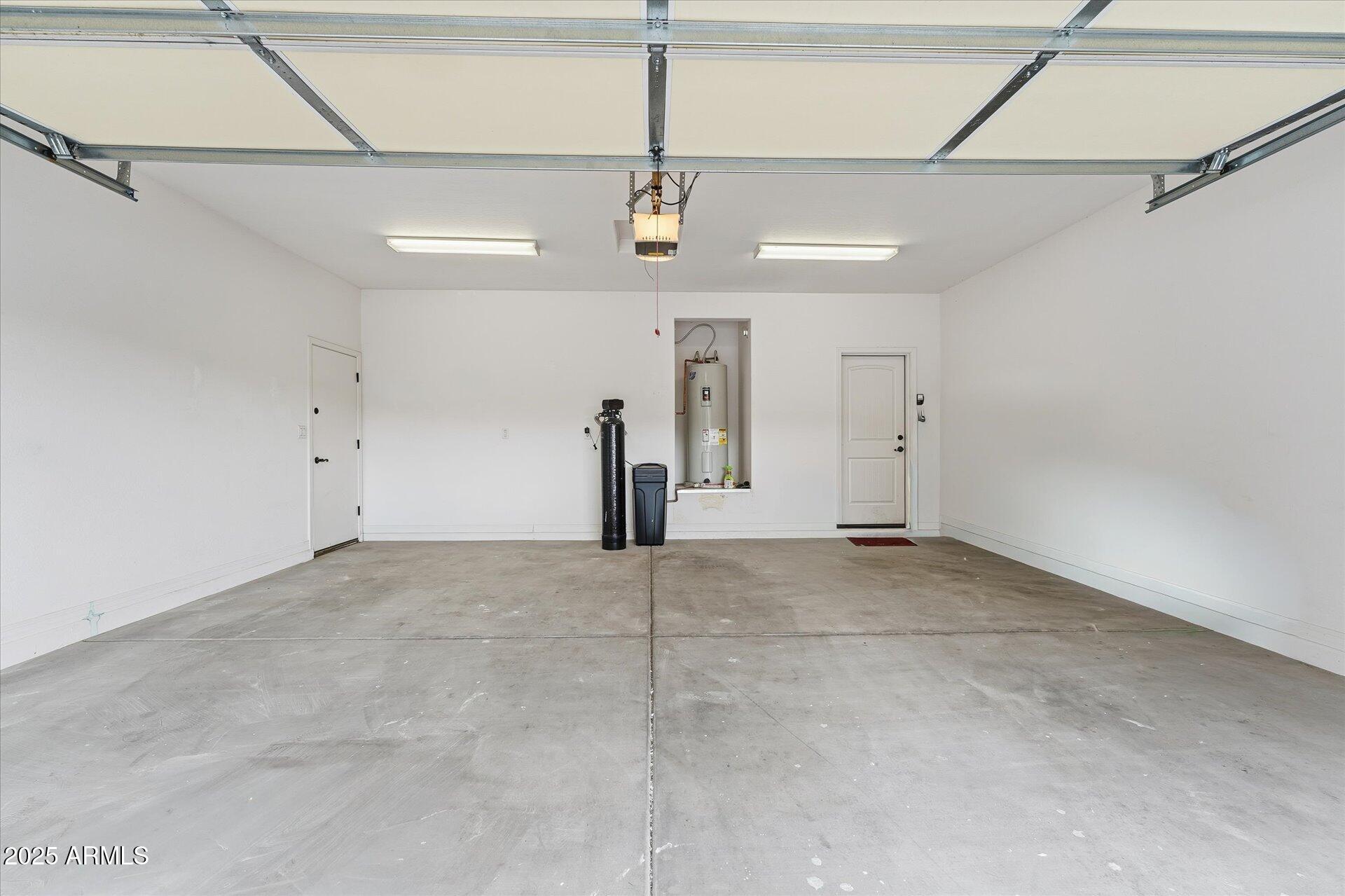 1520 E KINGBIRD Drive