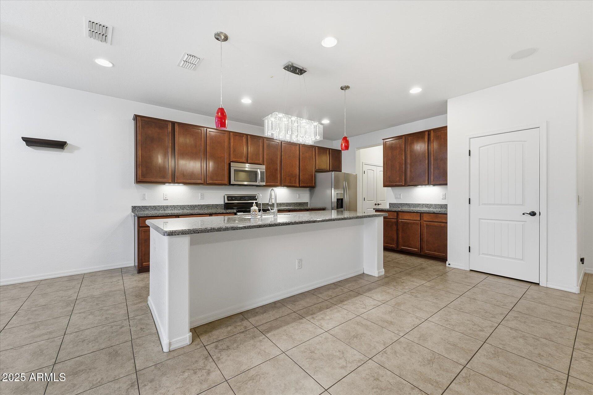 1520 E KINGBIRD Drive