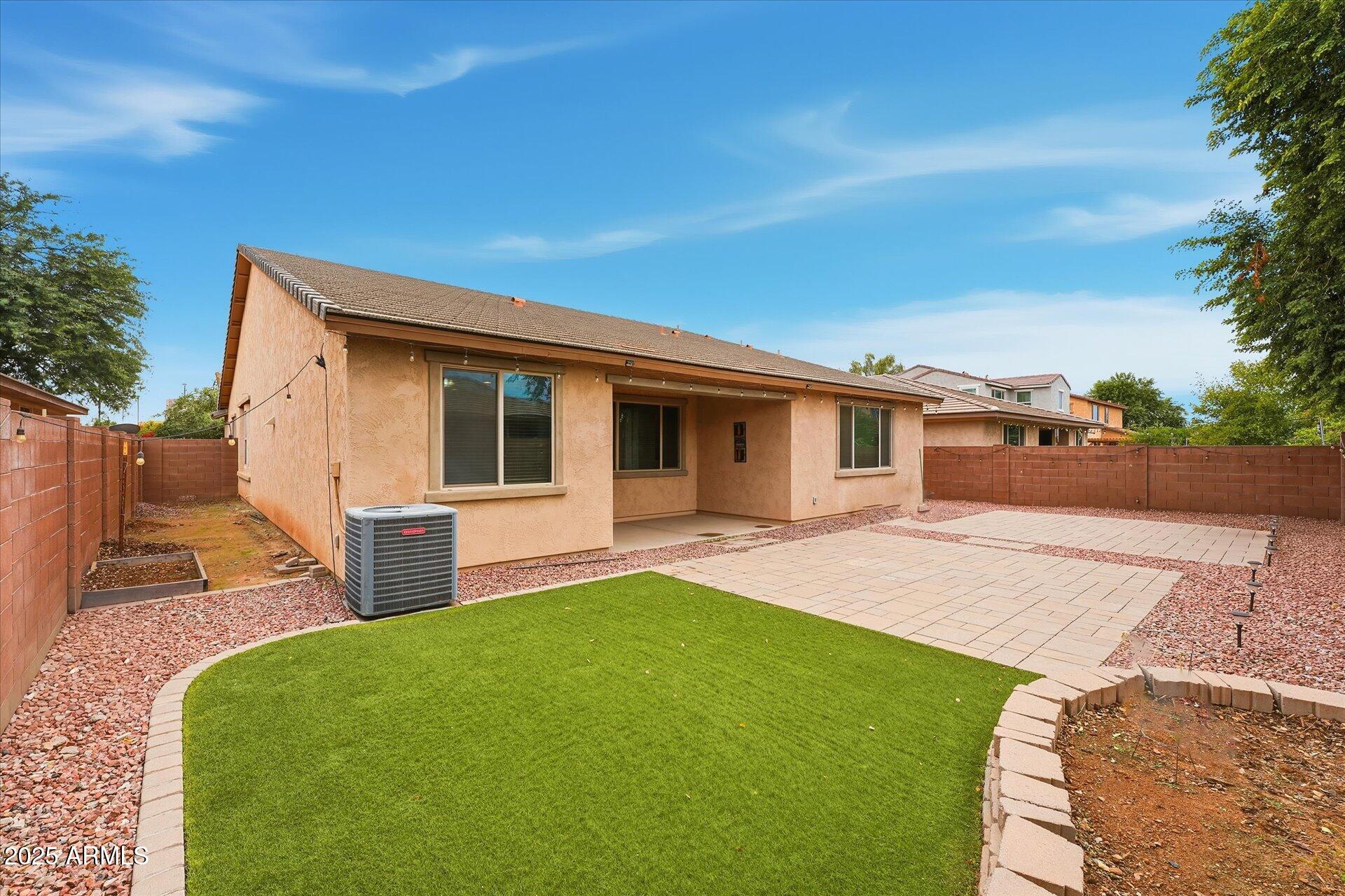 1520 E KINGBIRD Drive