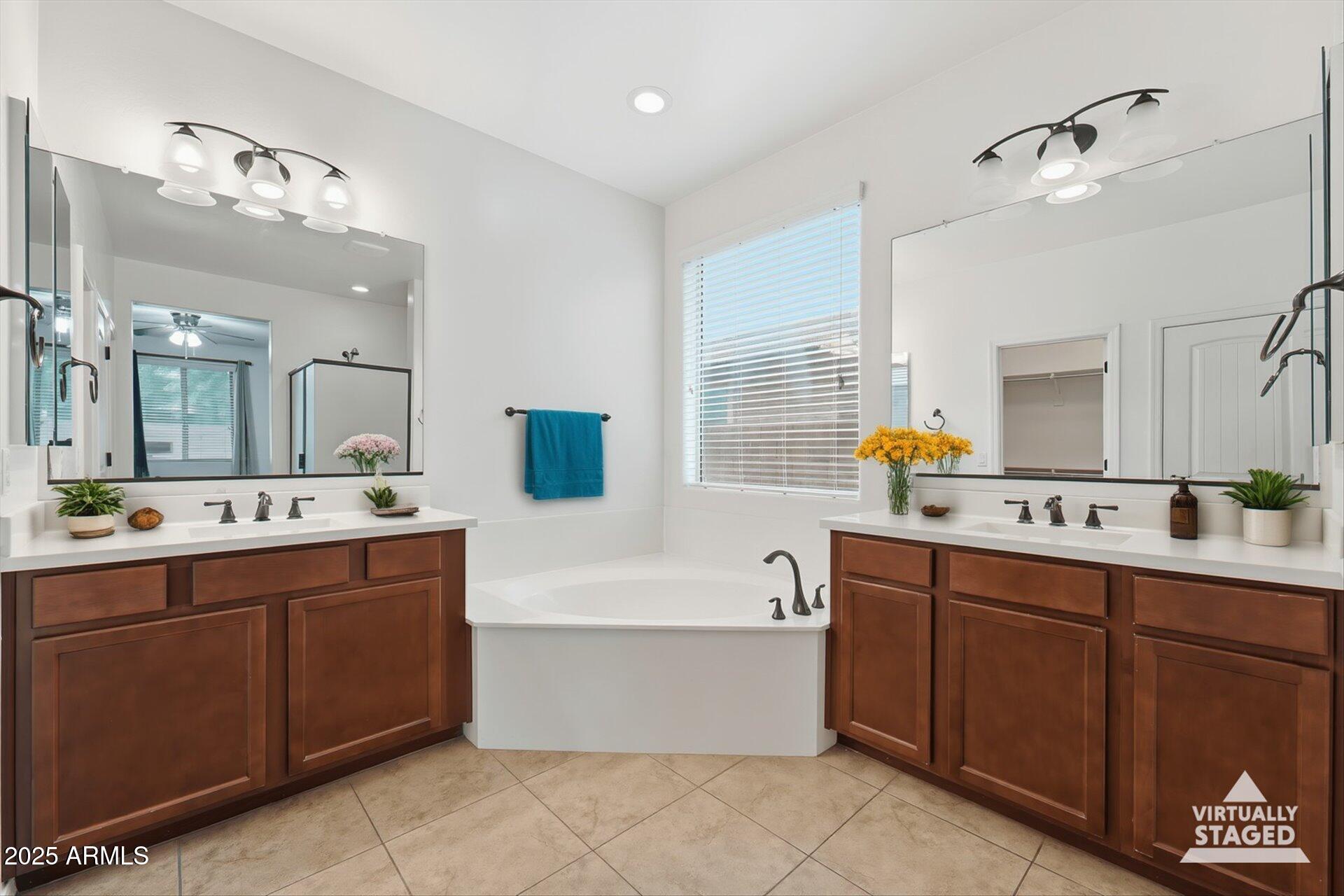 1520 E KINGBIRD Drive