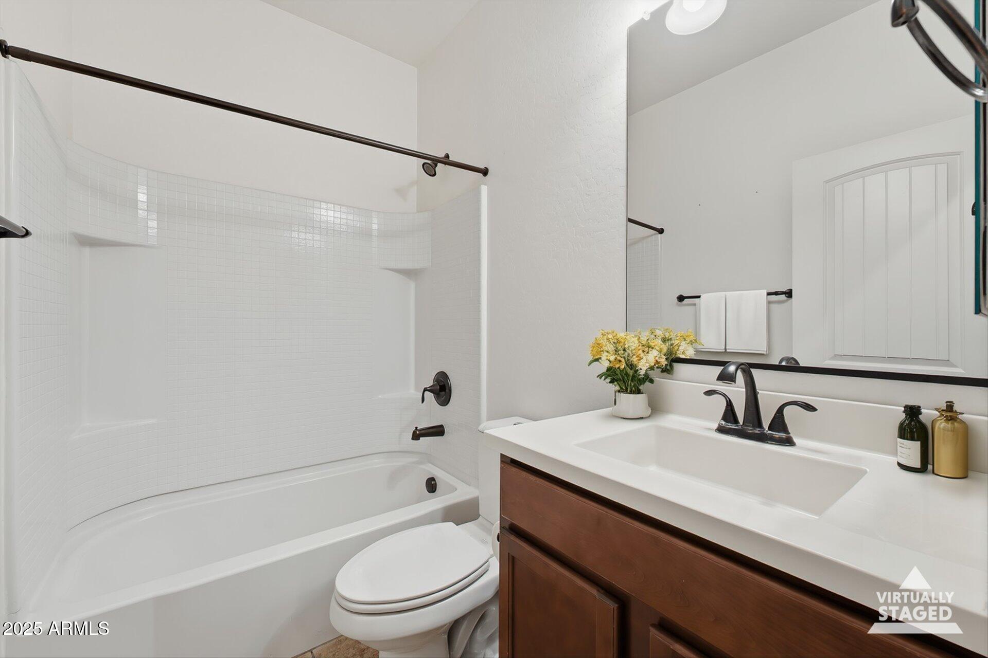 1520 E KINGBIRD Drive